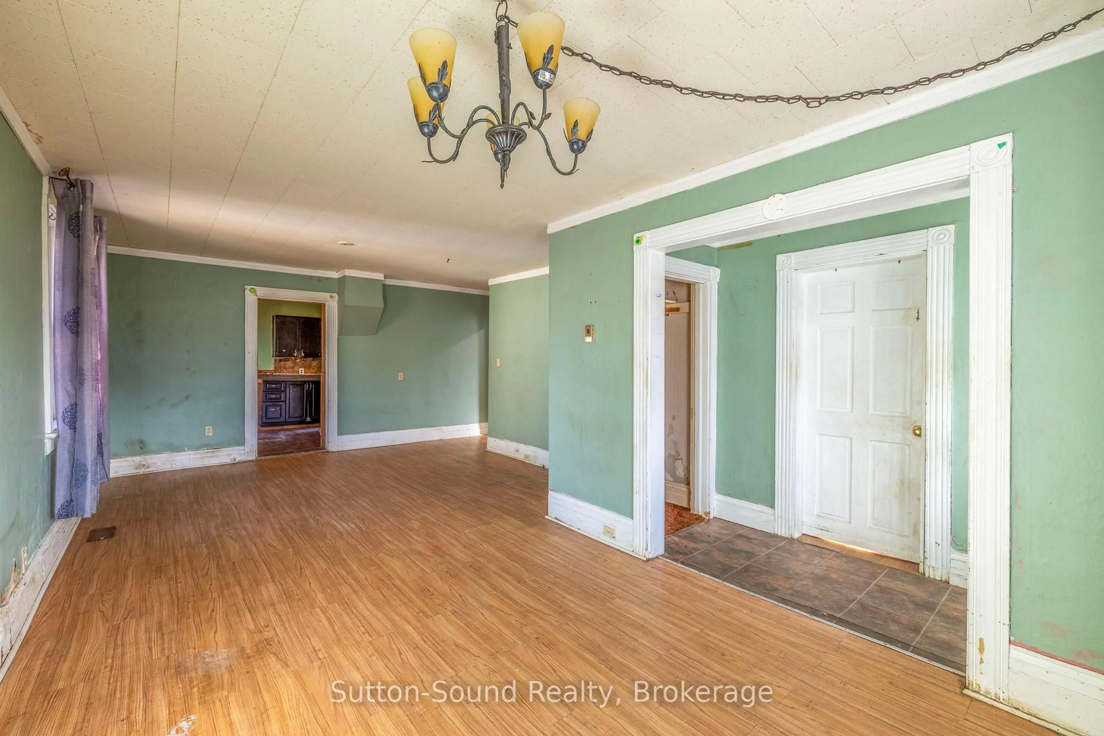 Unknown for 360 16th St, Owen Sound Ontario N4K 4A3