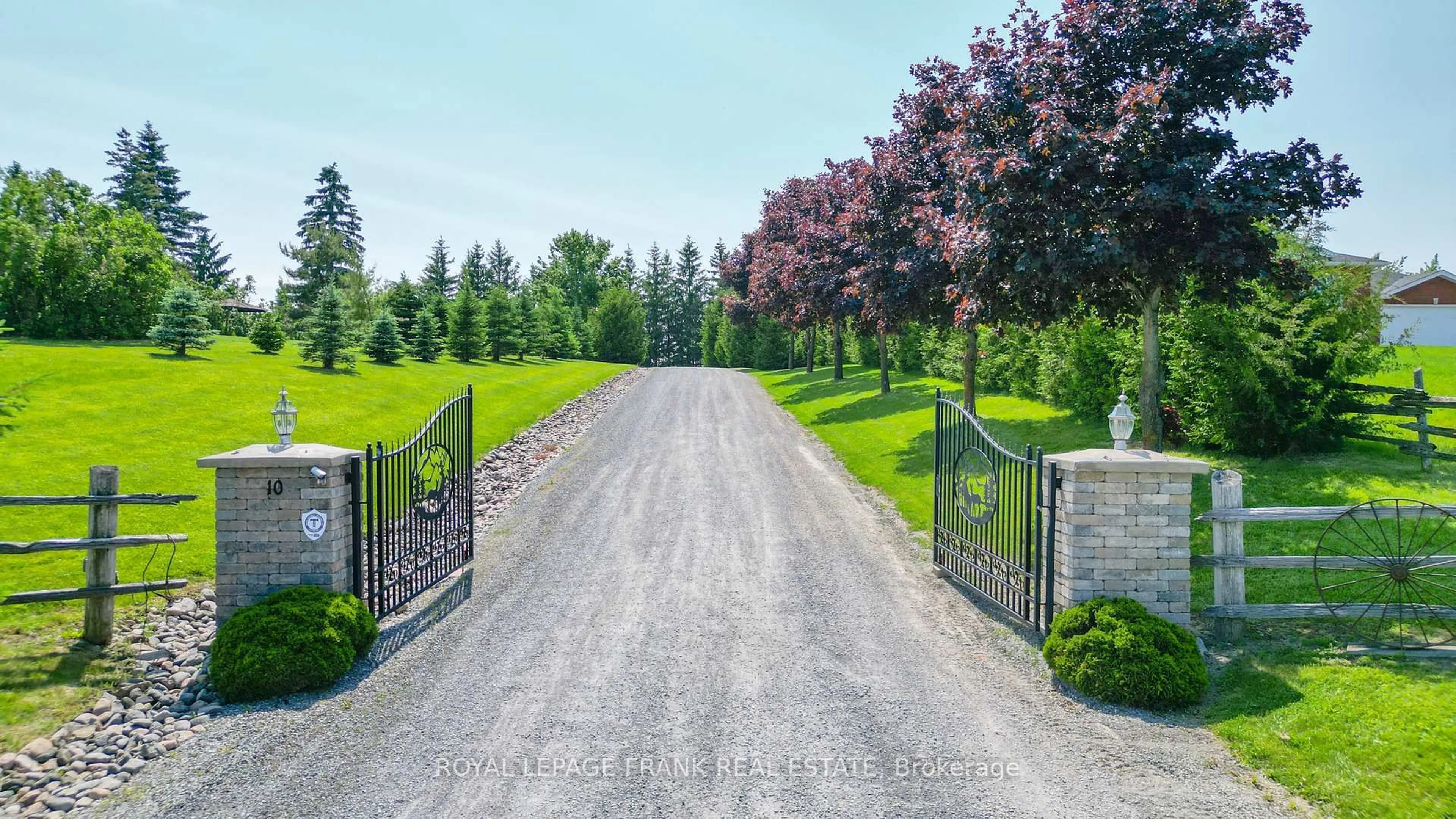 A pic from outside/outdoor area/front of a property/back of a property/a pic from drone, street for 10 Cityview Hts, Kawartha Lakes Ontario K0L 1K0