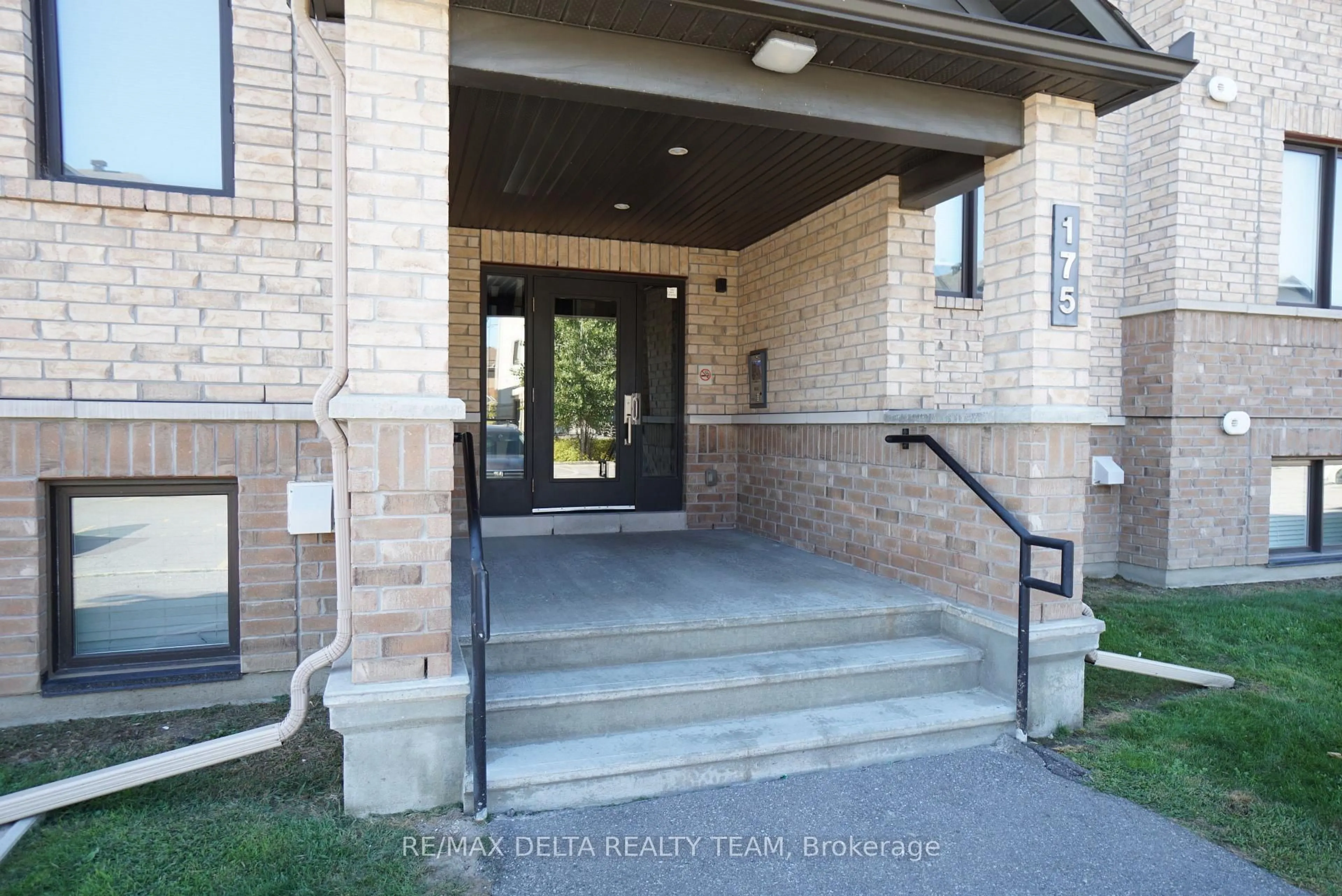 Indoor foyer for 175 Bluestone Private #1, Ottawa Ontario K4A 0X7