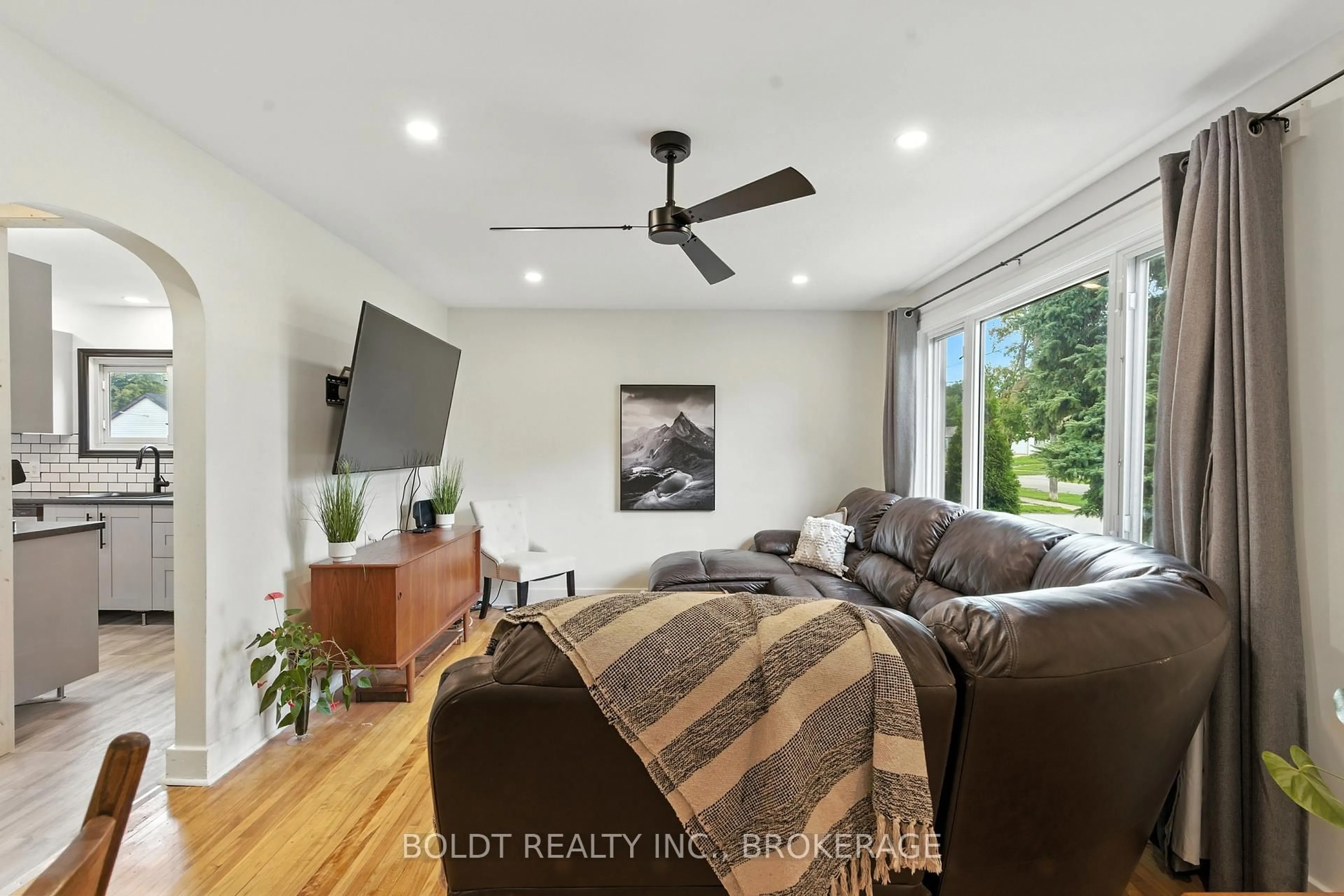 Living room with furniture, wood/laminate floor for 6962 Margaret St, Niagara Falls Ontario L2G 2V9