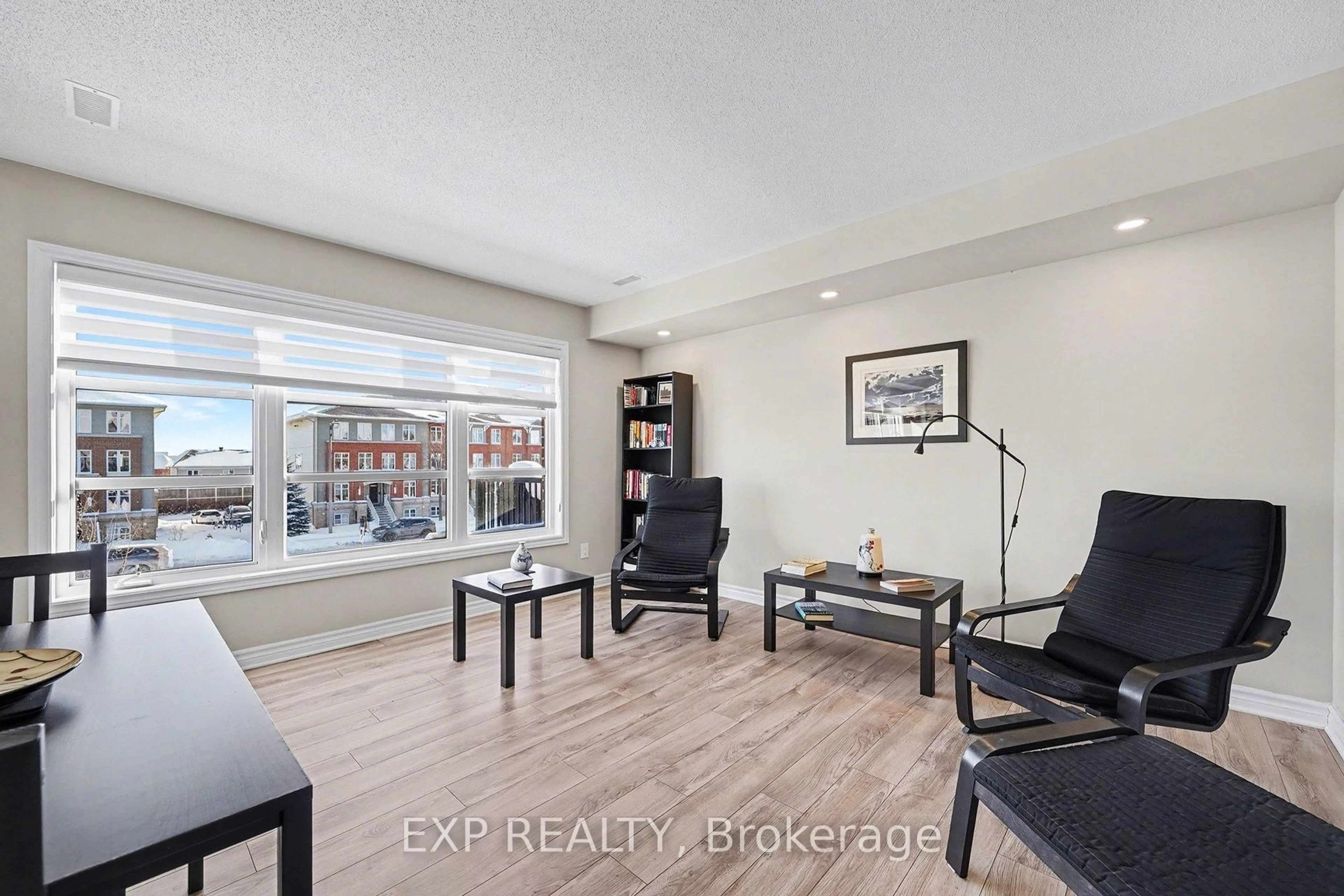 Living room with furniture, unknown for 735 Chapman Mills Dr, Ottawa Ontario K2J 5X2