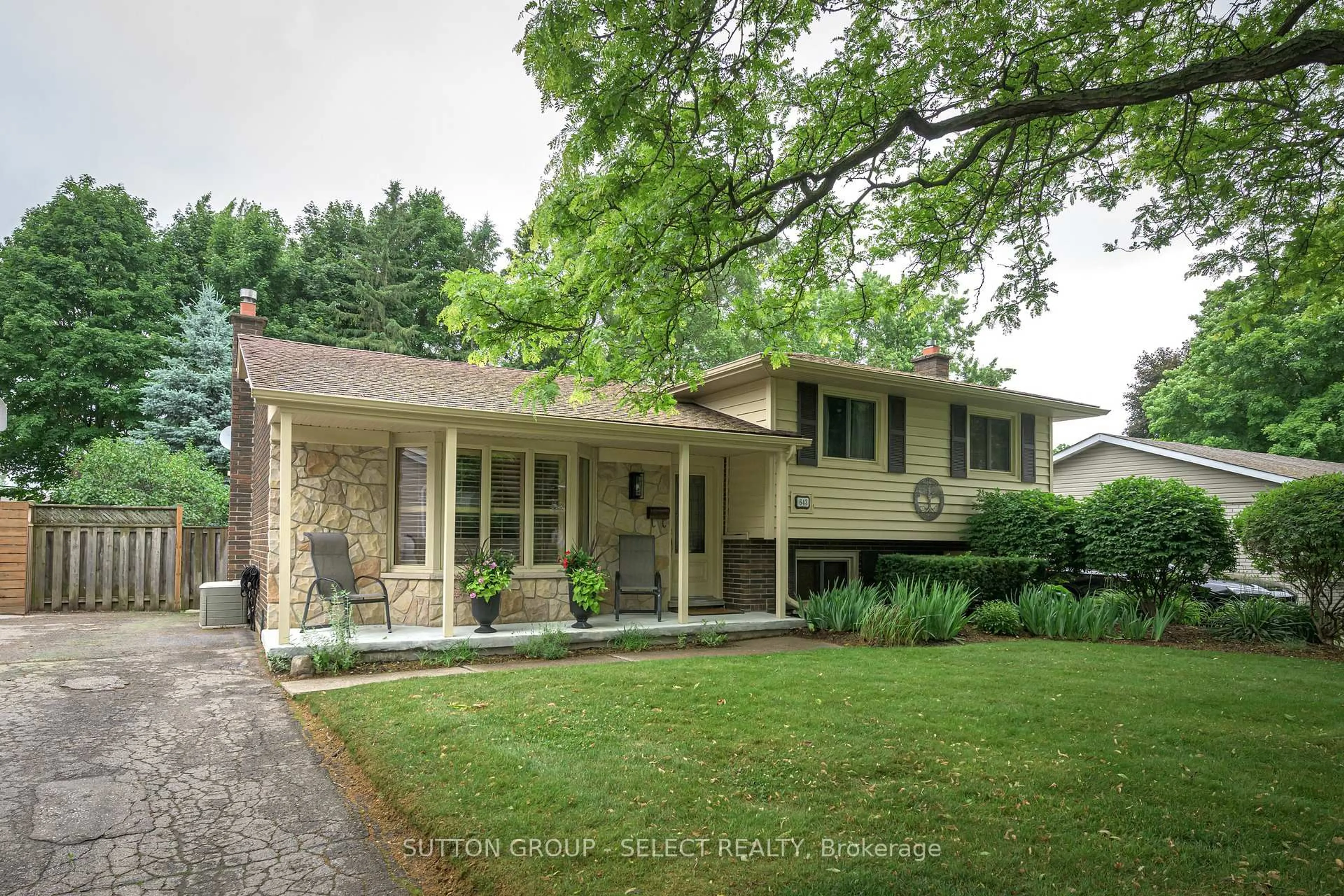 Home with brick exterior material, street for 643 Dunboyne Cres, London North Ontario N5X 1Y1