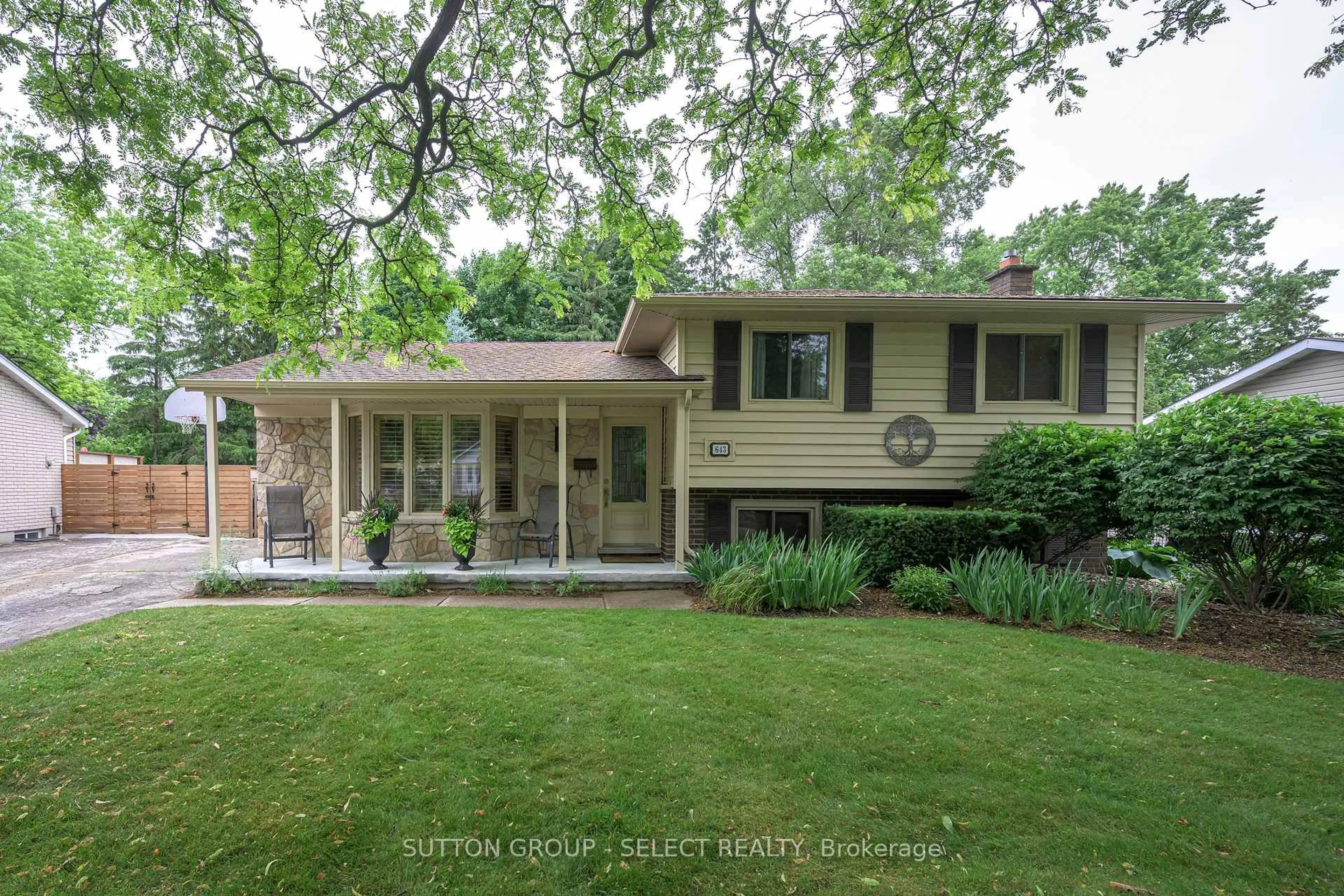 Home with brick exterior material, street for 643 Dunboyne Cres, London North Ontario N5X 1Y1