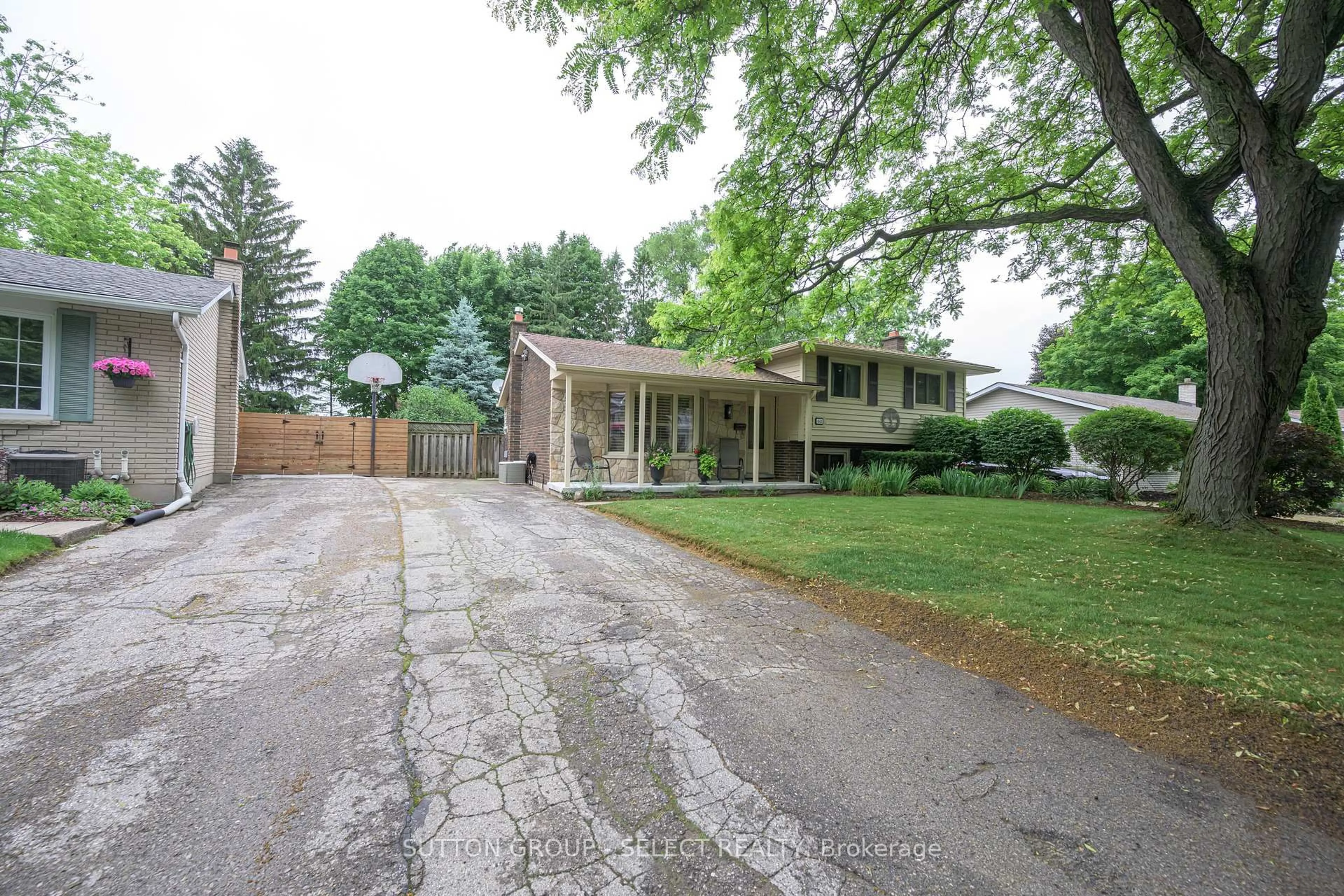 Patio, street for 643 Dunboyne Cres, London North Ontario N5X 1Y1