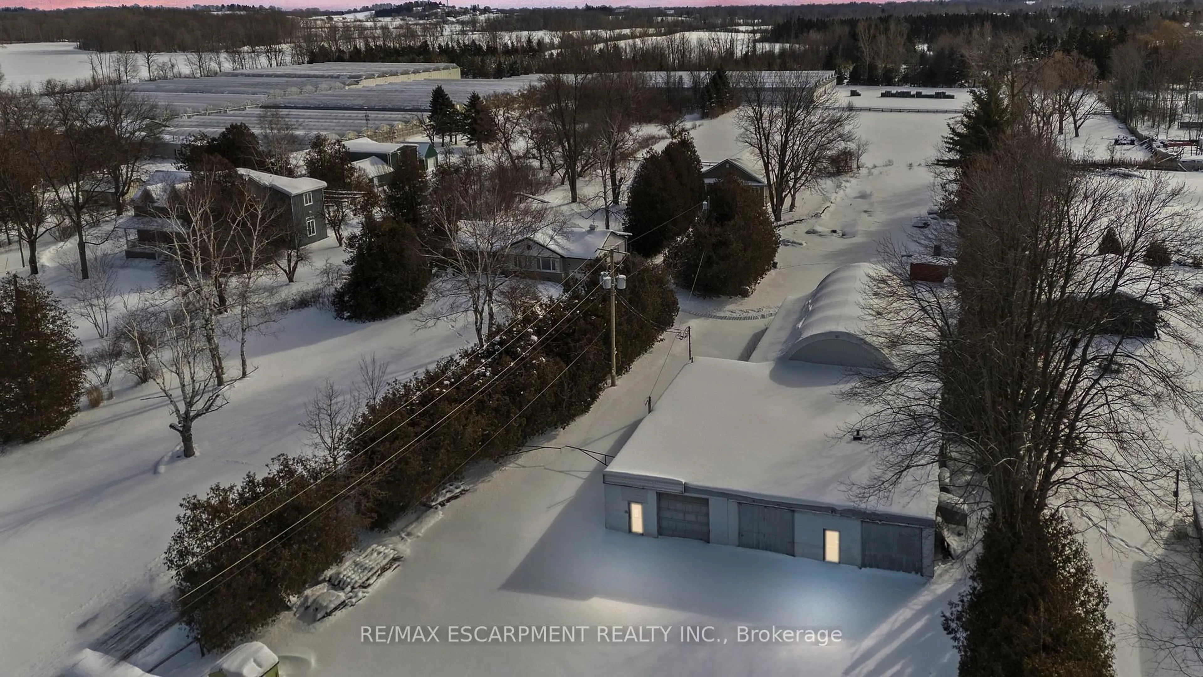 A pic from outside/outdoor area/front of a property/back of a property/a pic from drone, street for 20 Carlisle Rd, Hamilton Ontario L8B 1C9