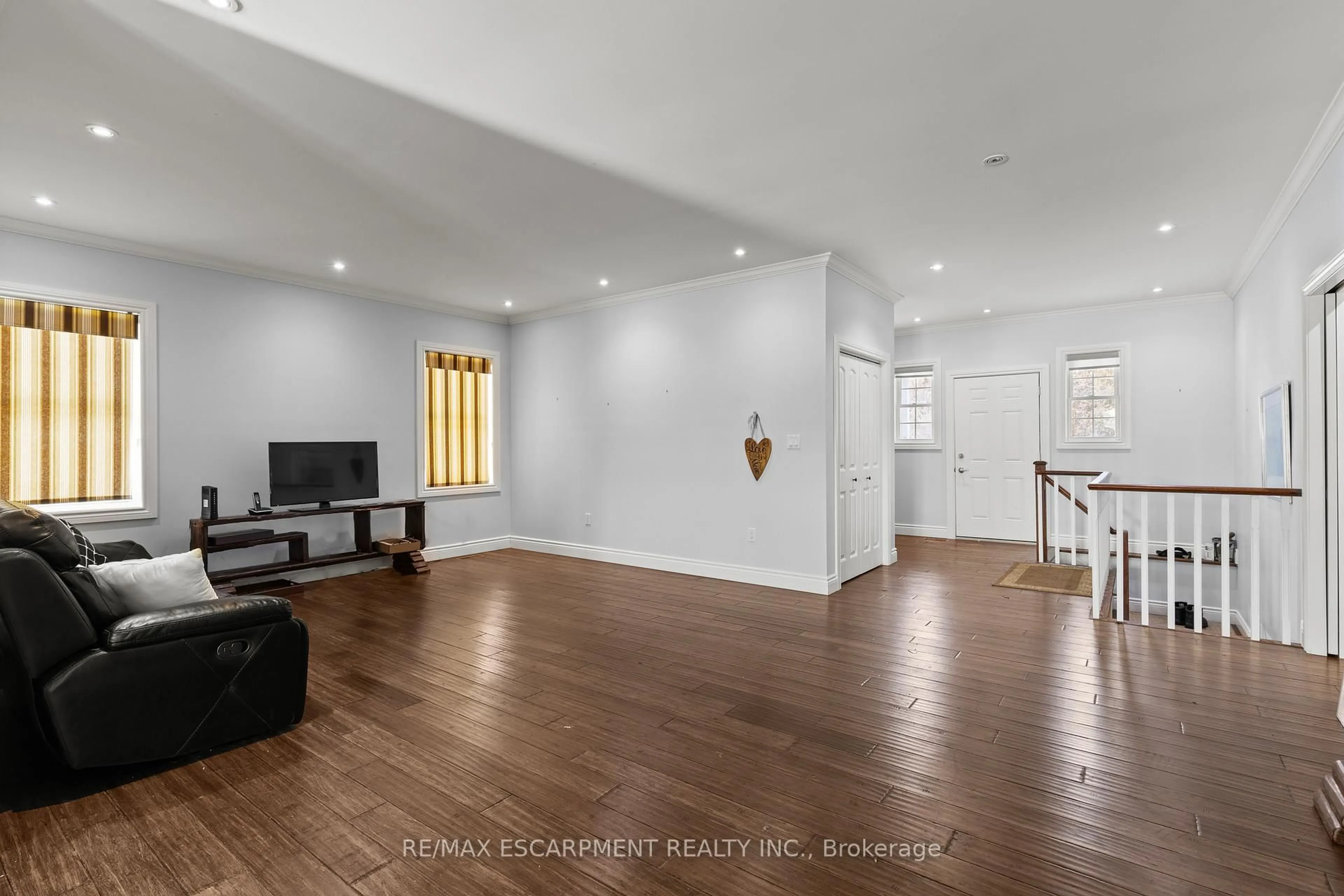 Unknown for 20 Carlisle Rd, Hamilton Ontario L8B 1C9