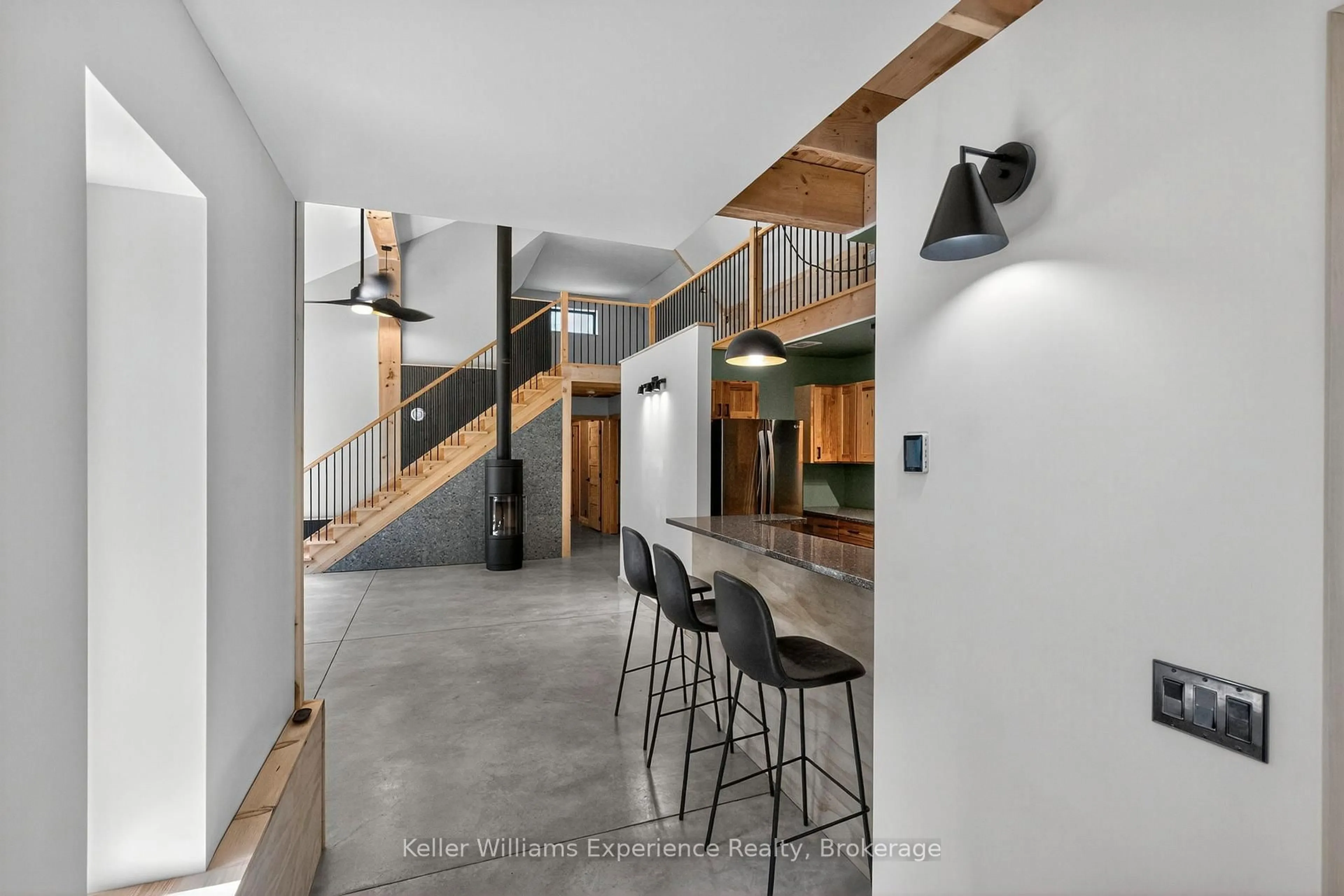 Indoor foyer for 753 Honey Harbour Rd, Georgian Bay Ontario L0K 1S0