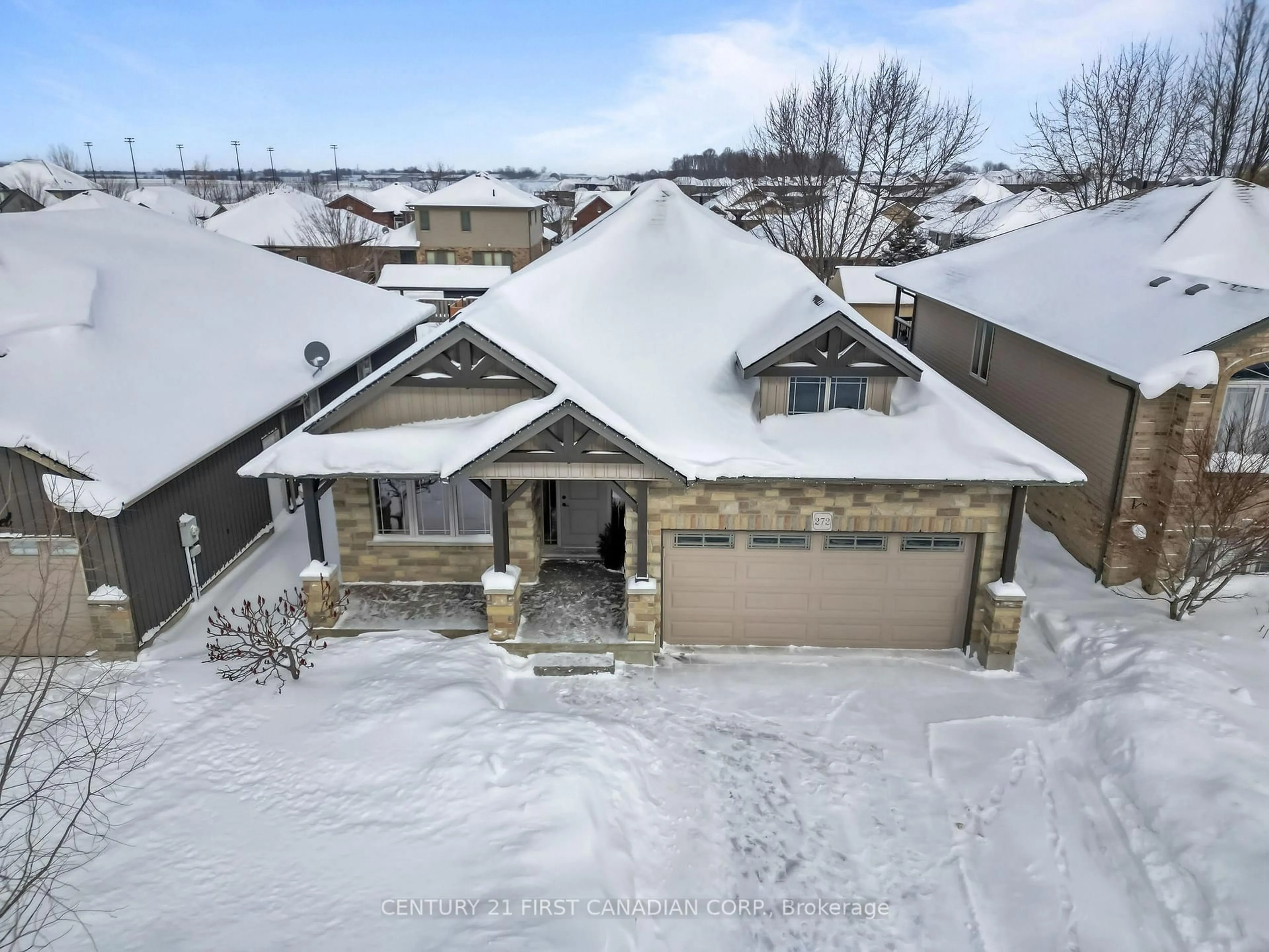 A pic from outside/outdoor area/front of a property/back of a property/a pic from drone, street for 272 Walnut St, Lucan Biddulph Ontario N0M 2J0