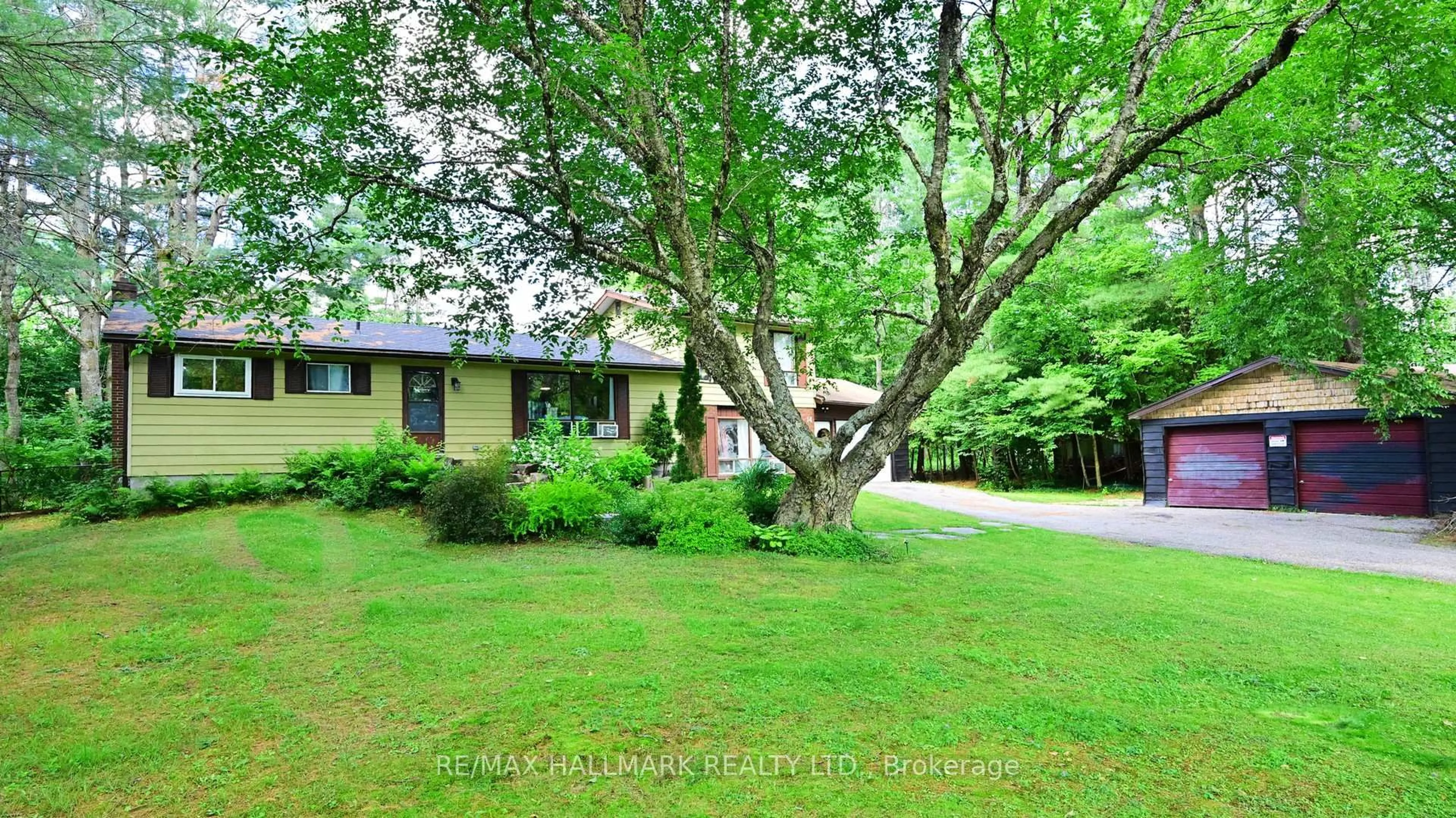 A pic from outside/outdoor area/front of a property/back of a property/a pic from drone, unknown for 14 Sellens Ave, Bracebridge Ontario P1L 1R4