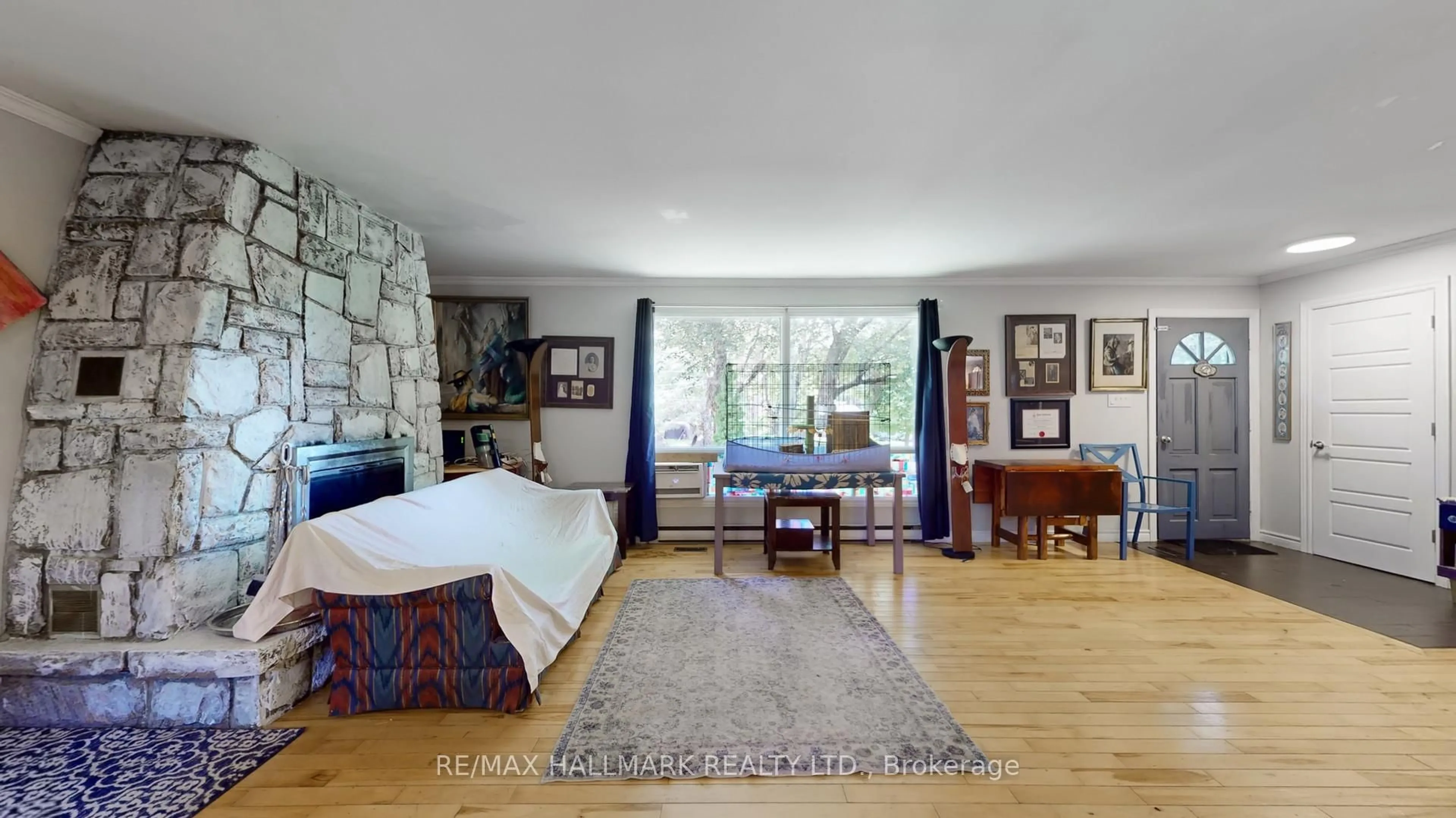 Living room with furniture, unknown for 14 Sellens Ave, Bracebridge Ontario P1L 1R4