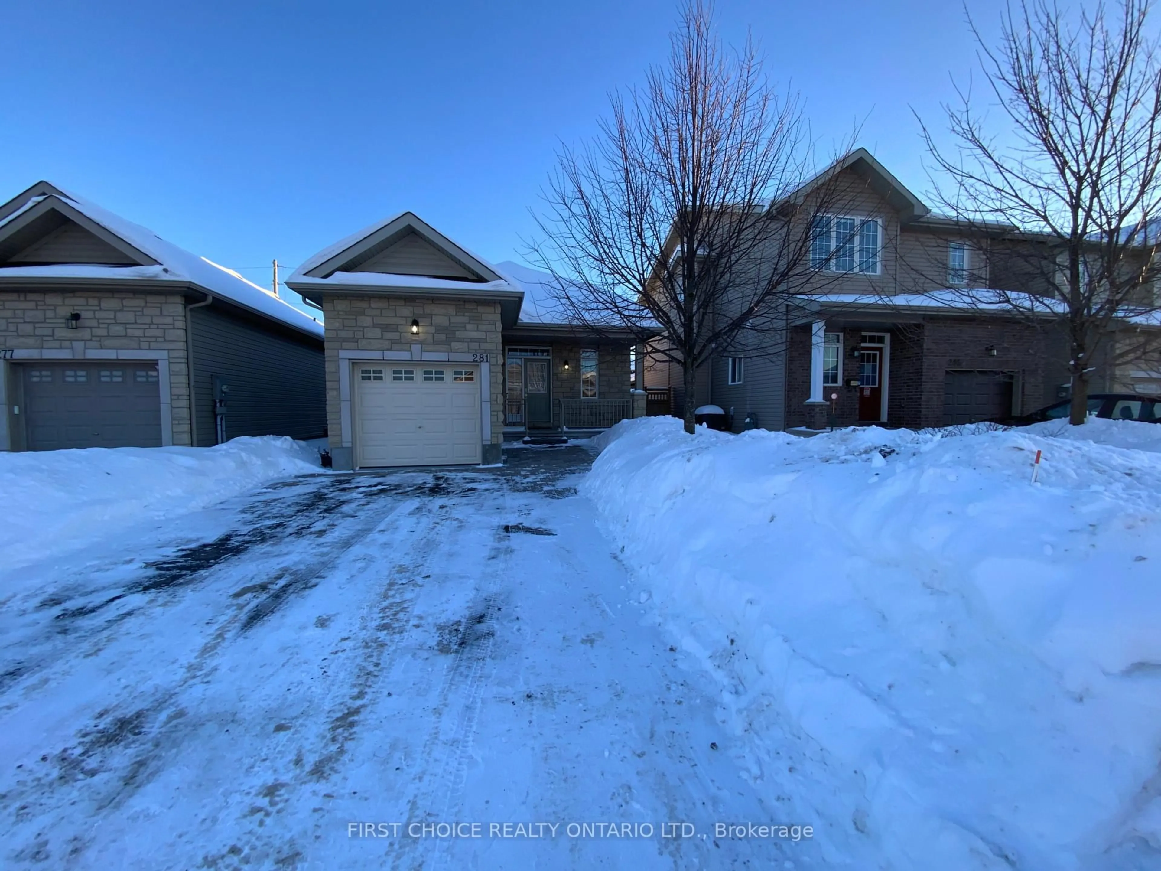 A pic from outside/outdoor area/front of a property/back of a property/a pic from drone, street for 281 Mercury St, Clarence-Rockland Ontario K4K 0G6