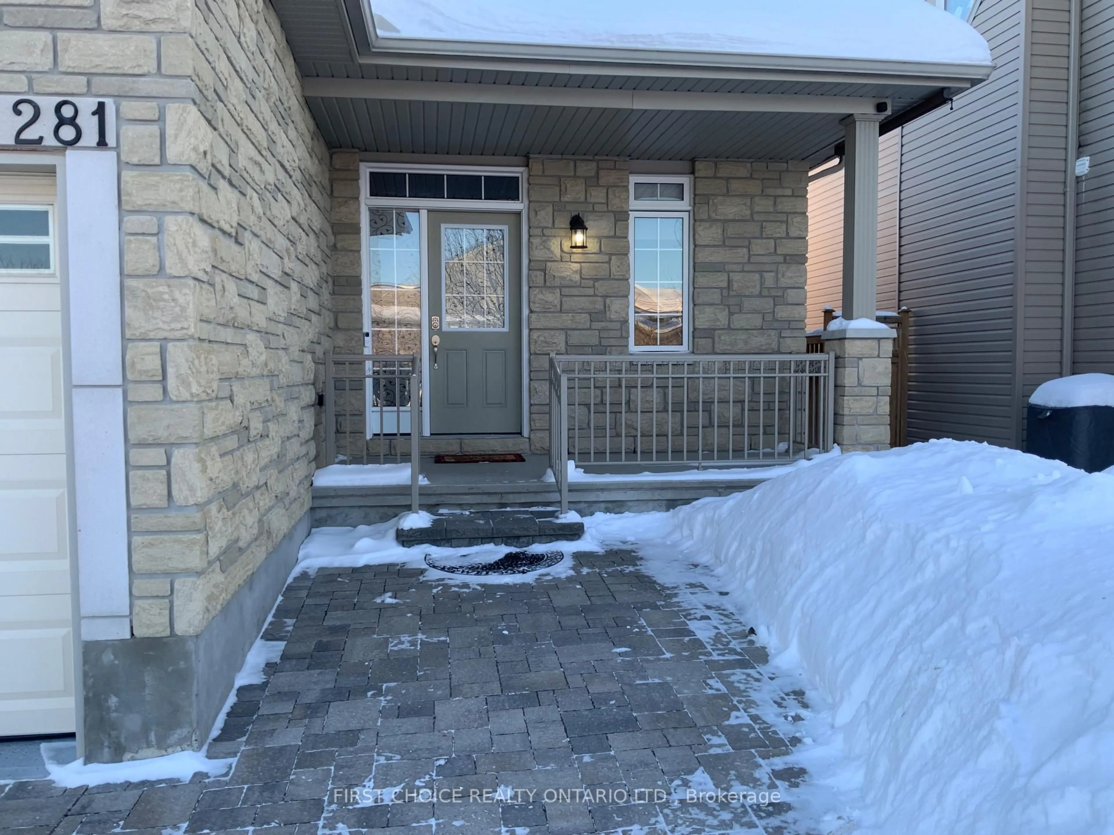 Indoor entryway for 281 Mercury St, Clarence-Rockland Ontario K4K 0G6