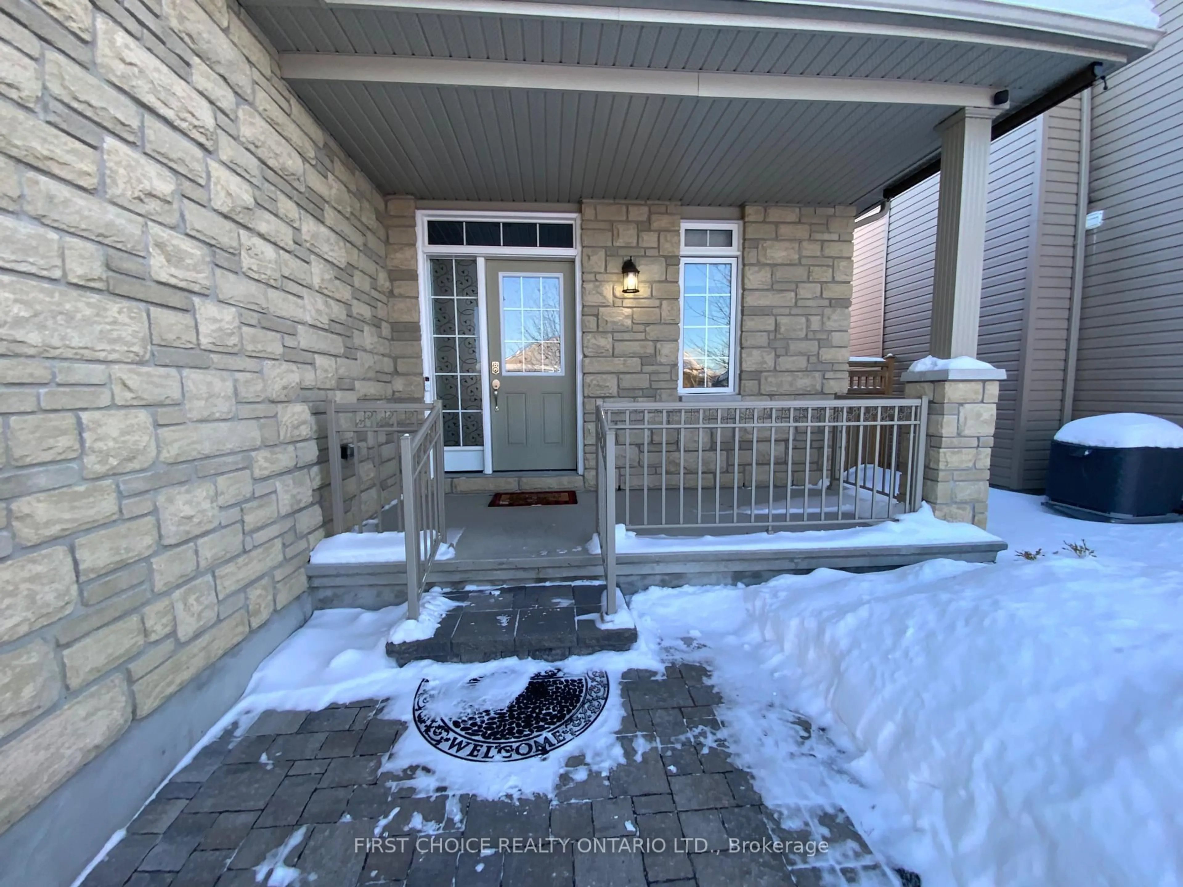 Indoor entryway for 281 Mercury St, Clarence-Rockland Ontario K4K 0G6