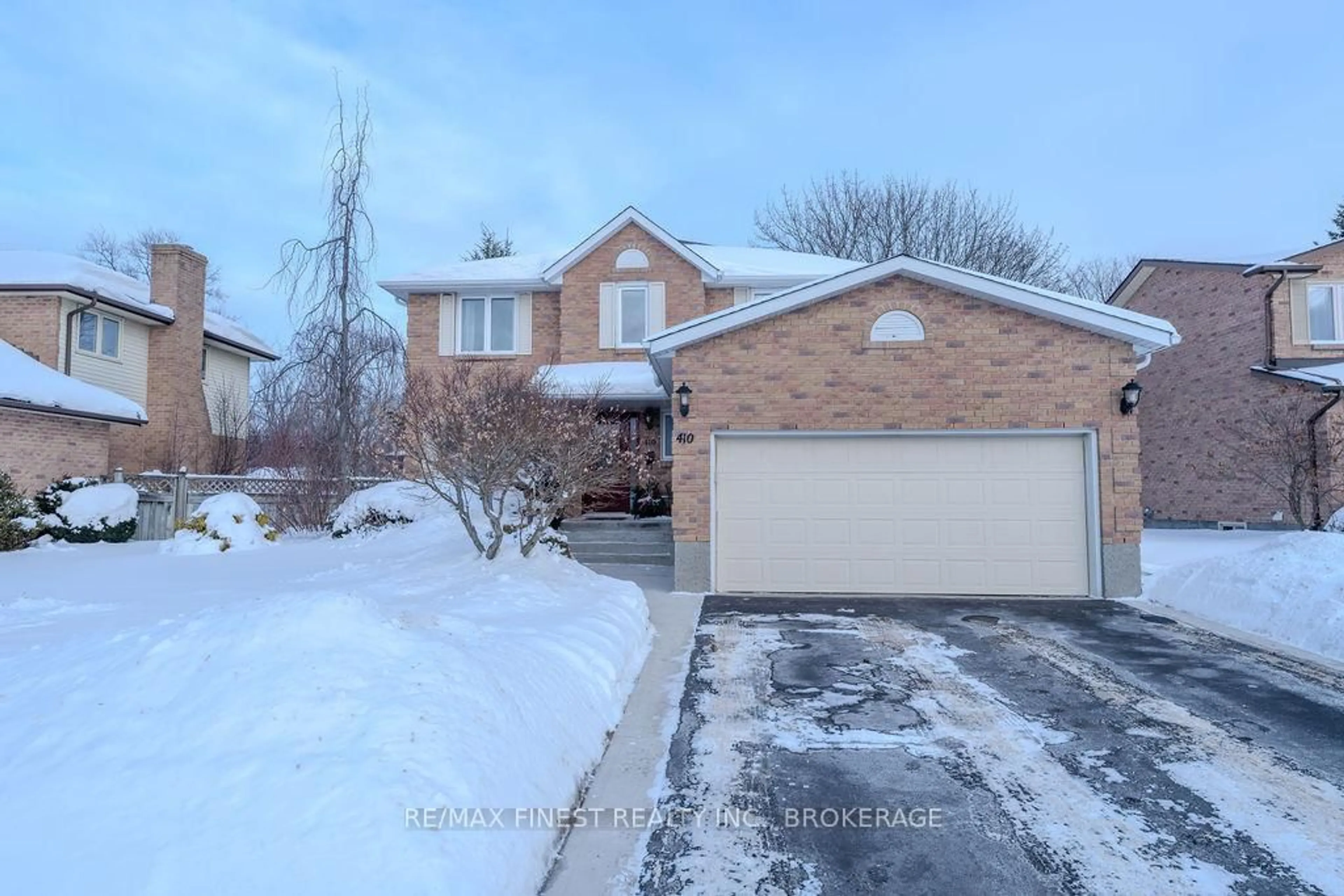 A pic from outside/outdoor area/front of a property/back of a property/a pic from drone, street for 410 Briarwood Dr, Kingston Ontario K7M 7V2
