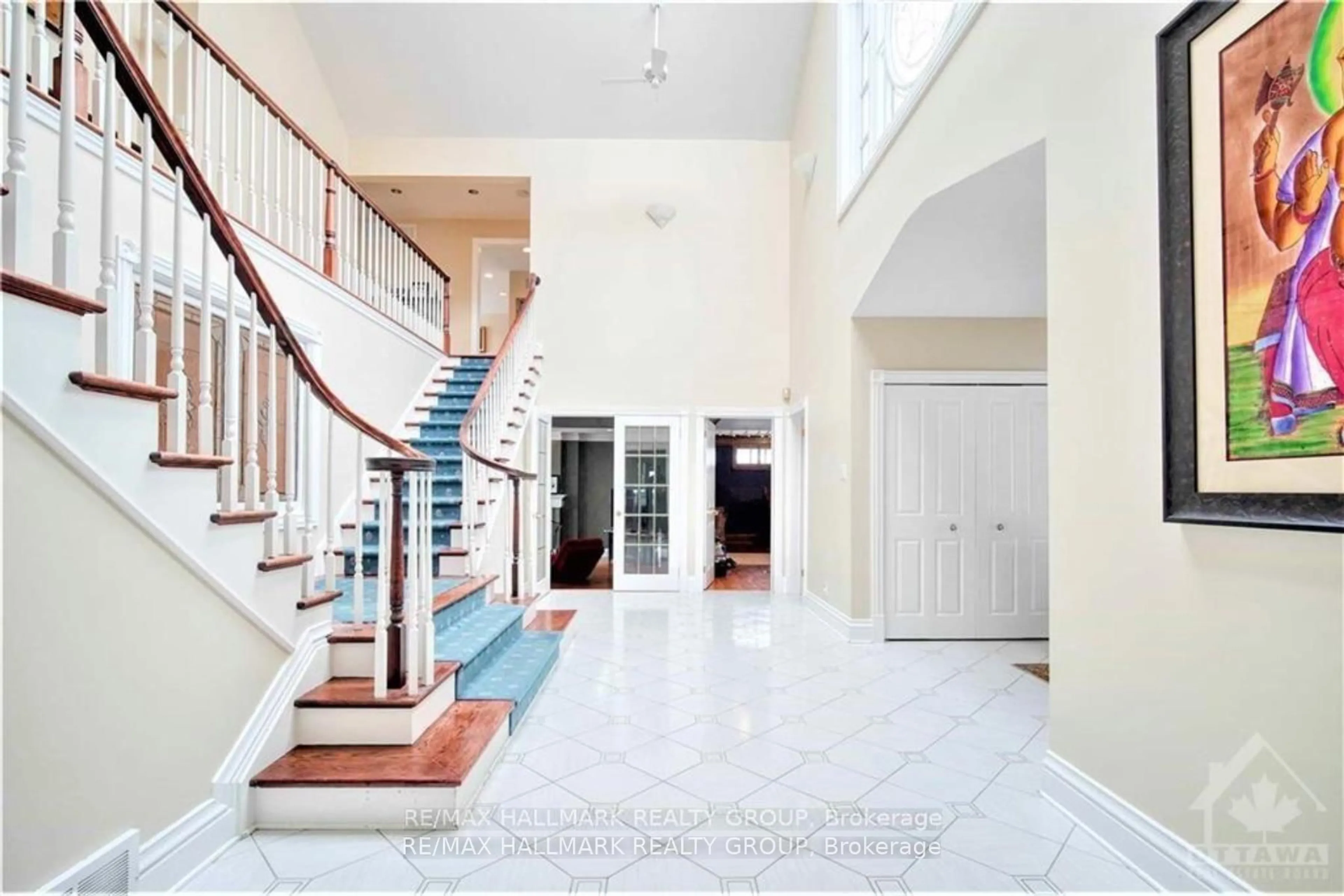 Indoor foyer for 23 DAVIDSON Dr, Ottawa Ontario K1J 6L7
