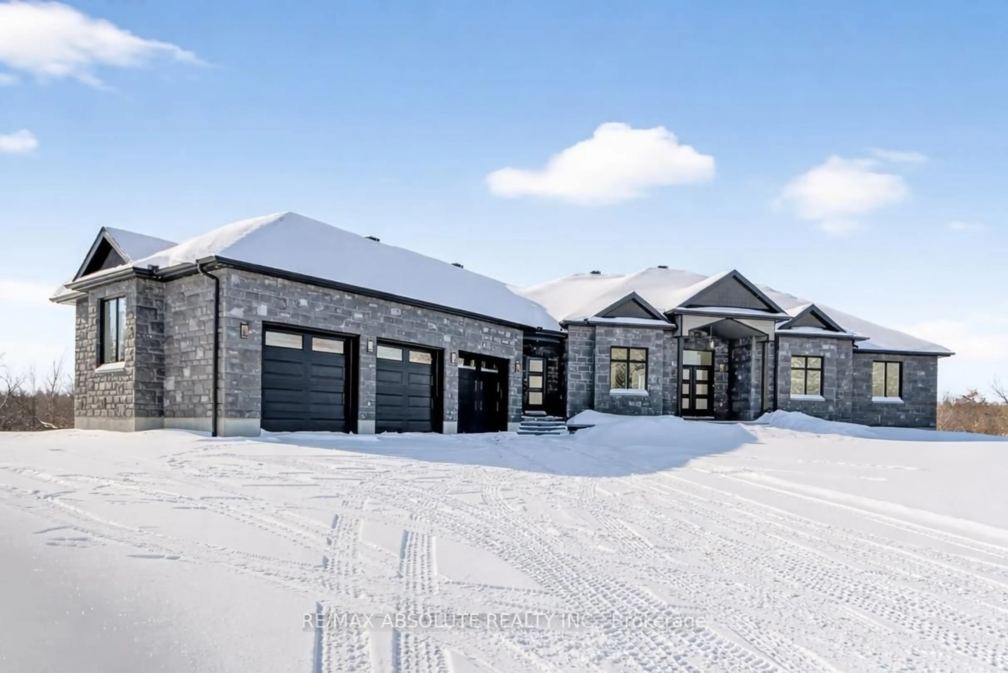 Indoor garage for 989 William Mooney Rd, Carp Ontario K0A 1L0