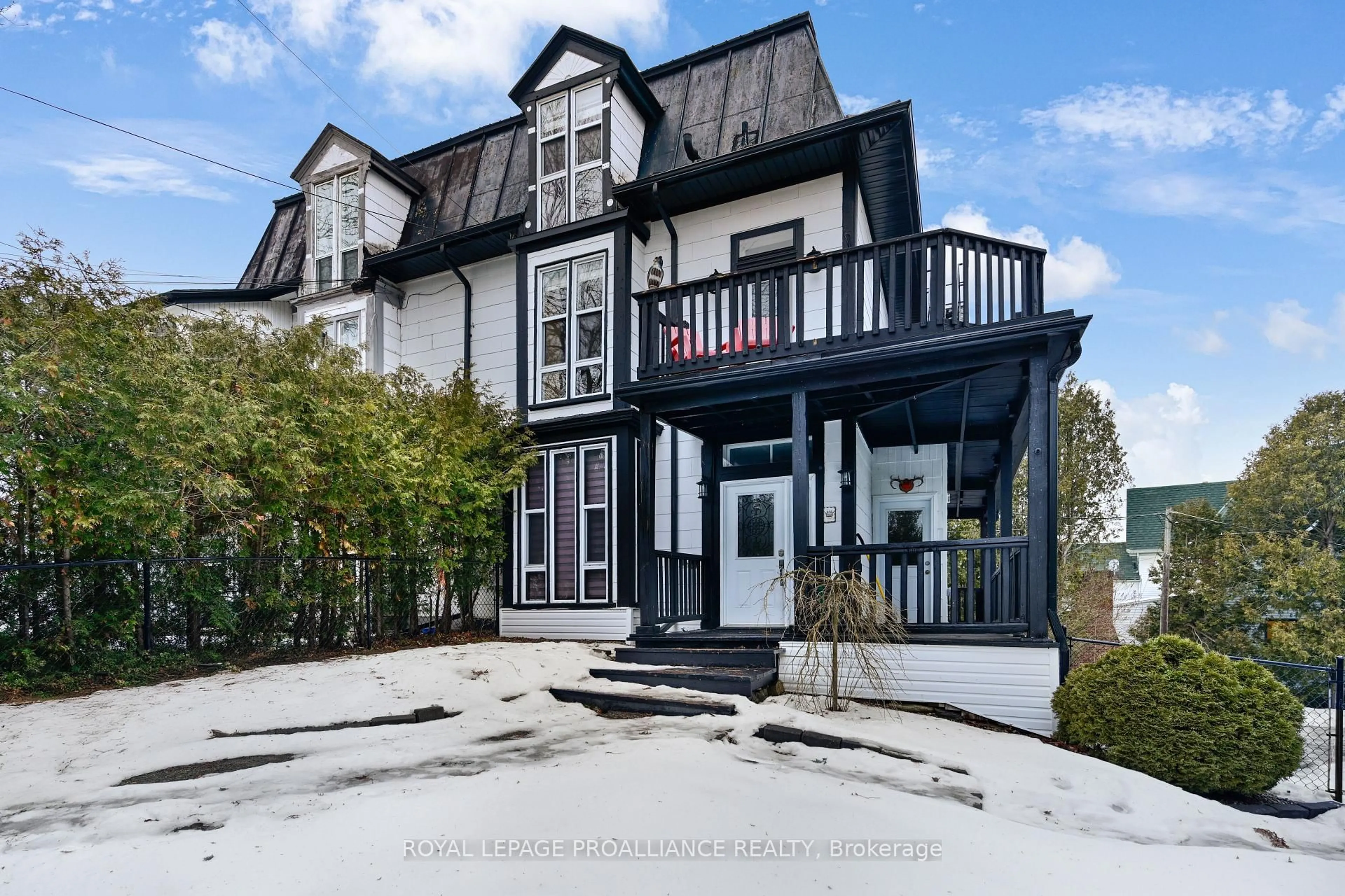 Unknown for 372 King St, Brockville Ontario K6V 3S6