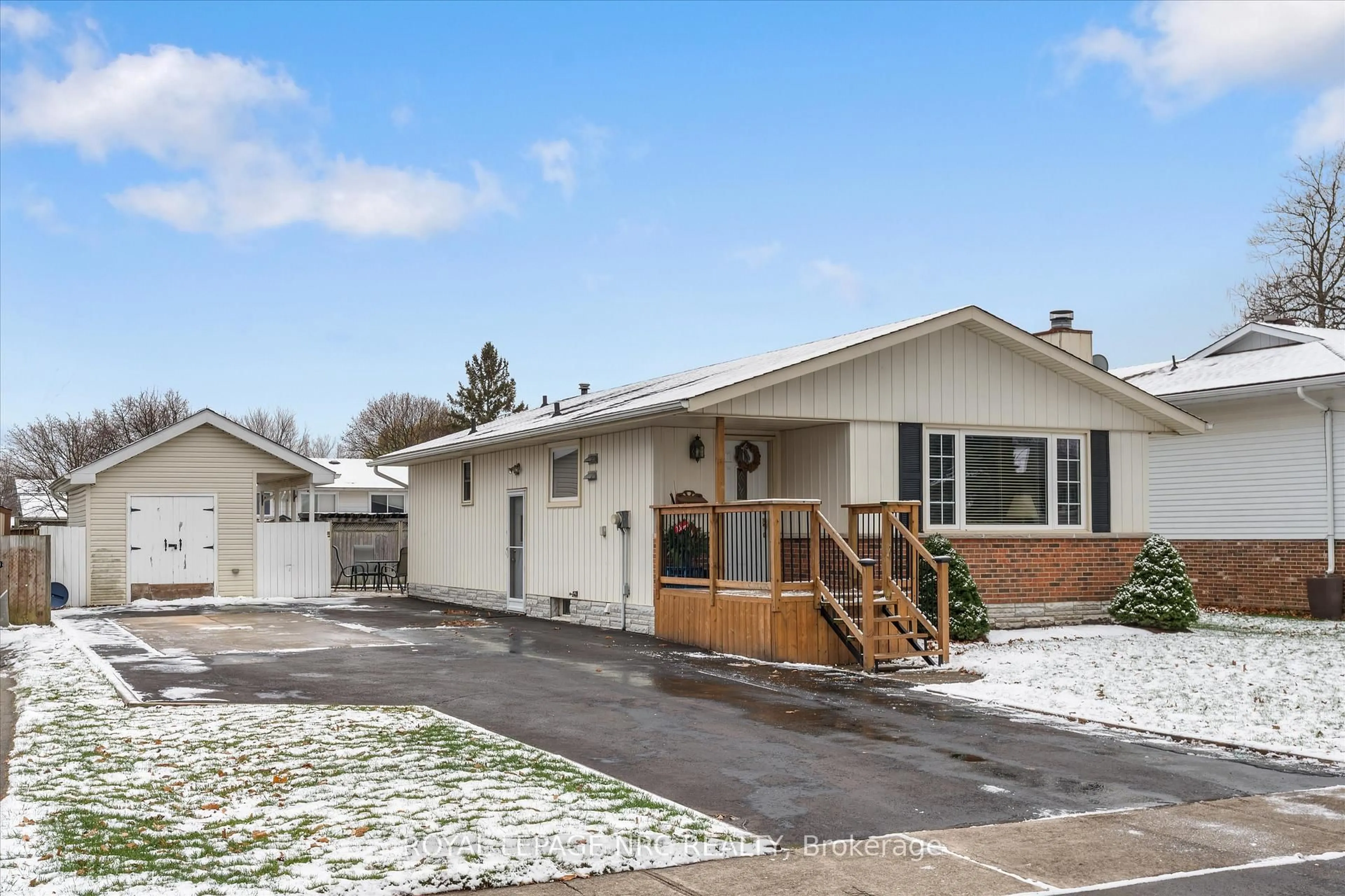 Home with vinyl exterior material, street for 7952 Tad St, Niagara Falls Ontario L2H 1H7