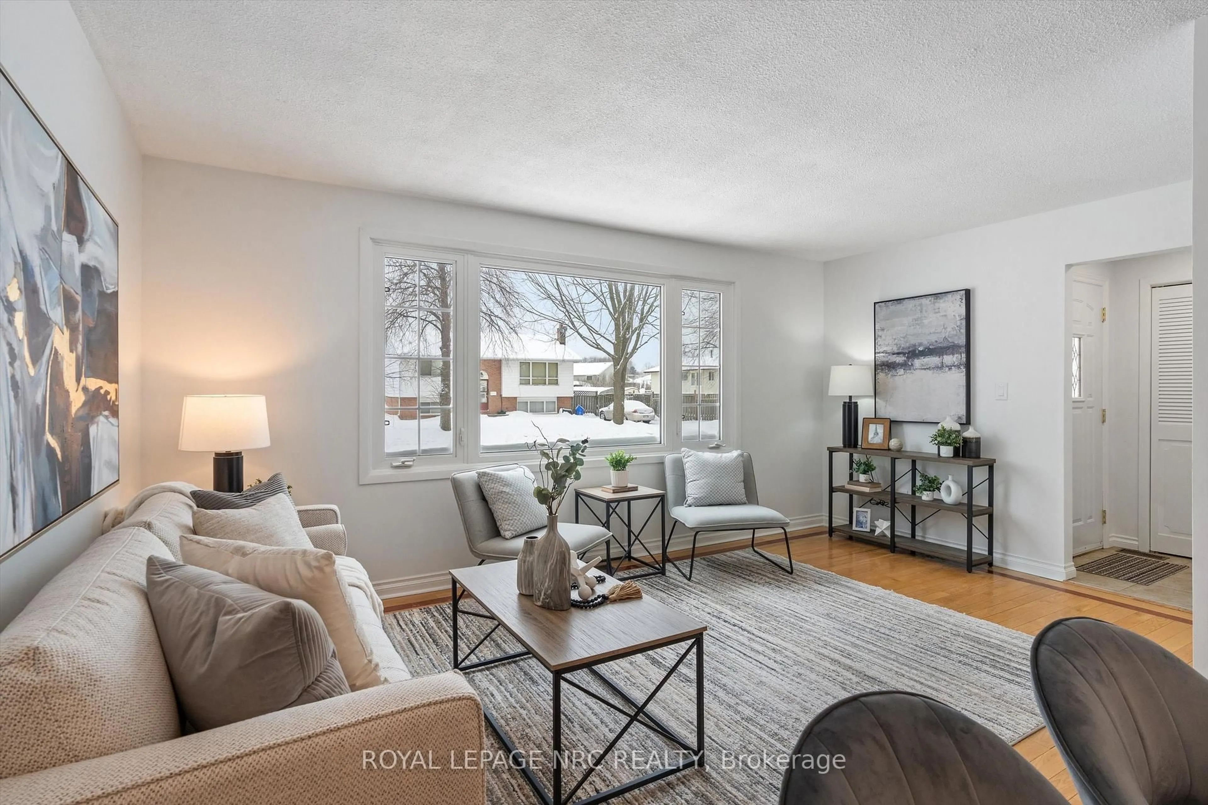 Living room with furniture, unknown for 7952 Tad St, Niagara Falls Ontario L2H 1H7