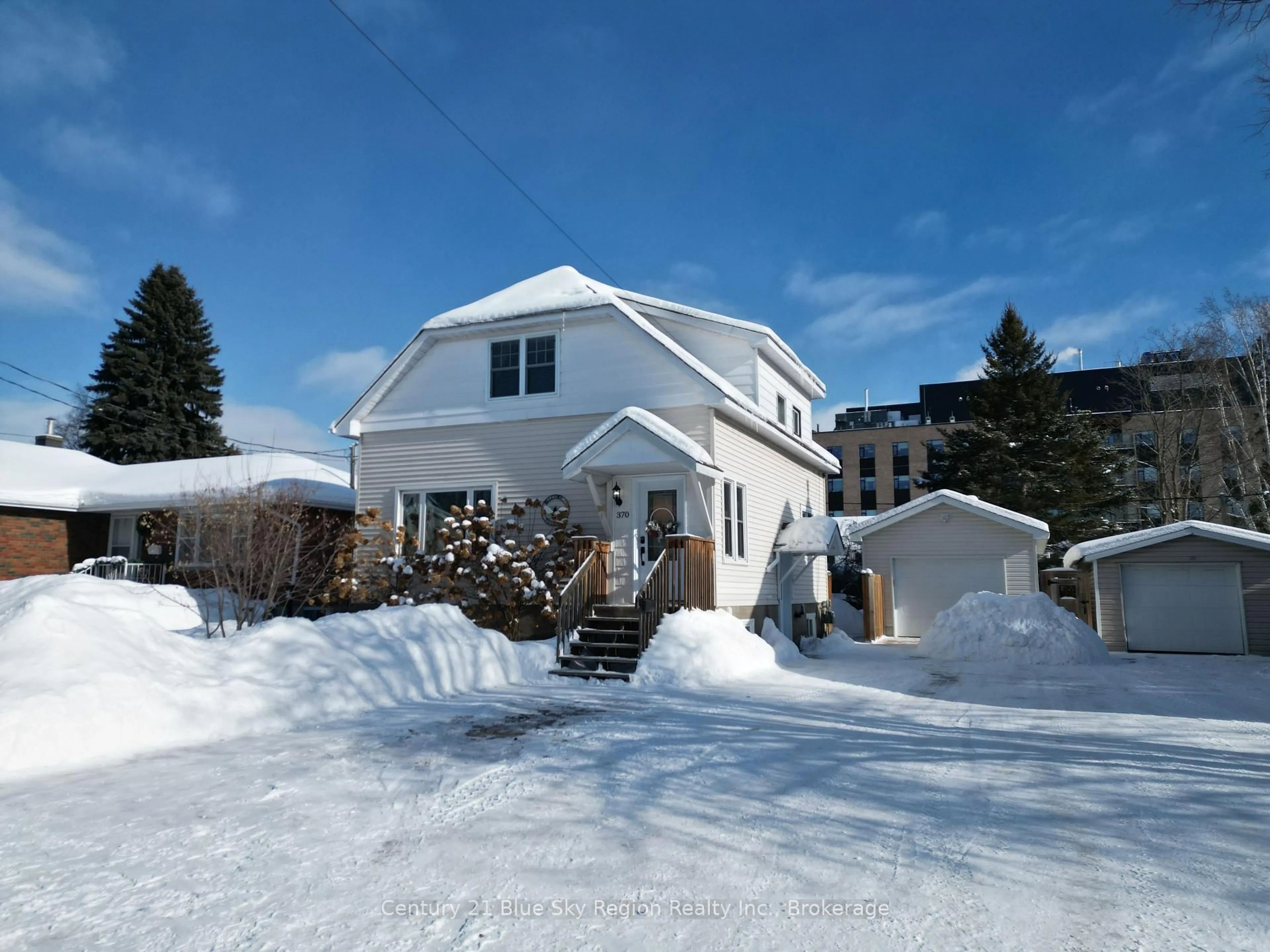 A pic from outside/outdoor area/front of a property/back of a property/a pic from drone, street for 370 Aubrey St, North Bay Ontario P1B 6H9