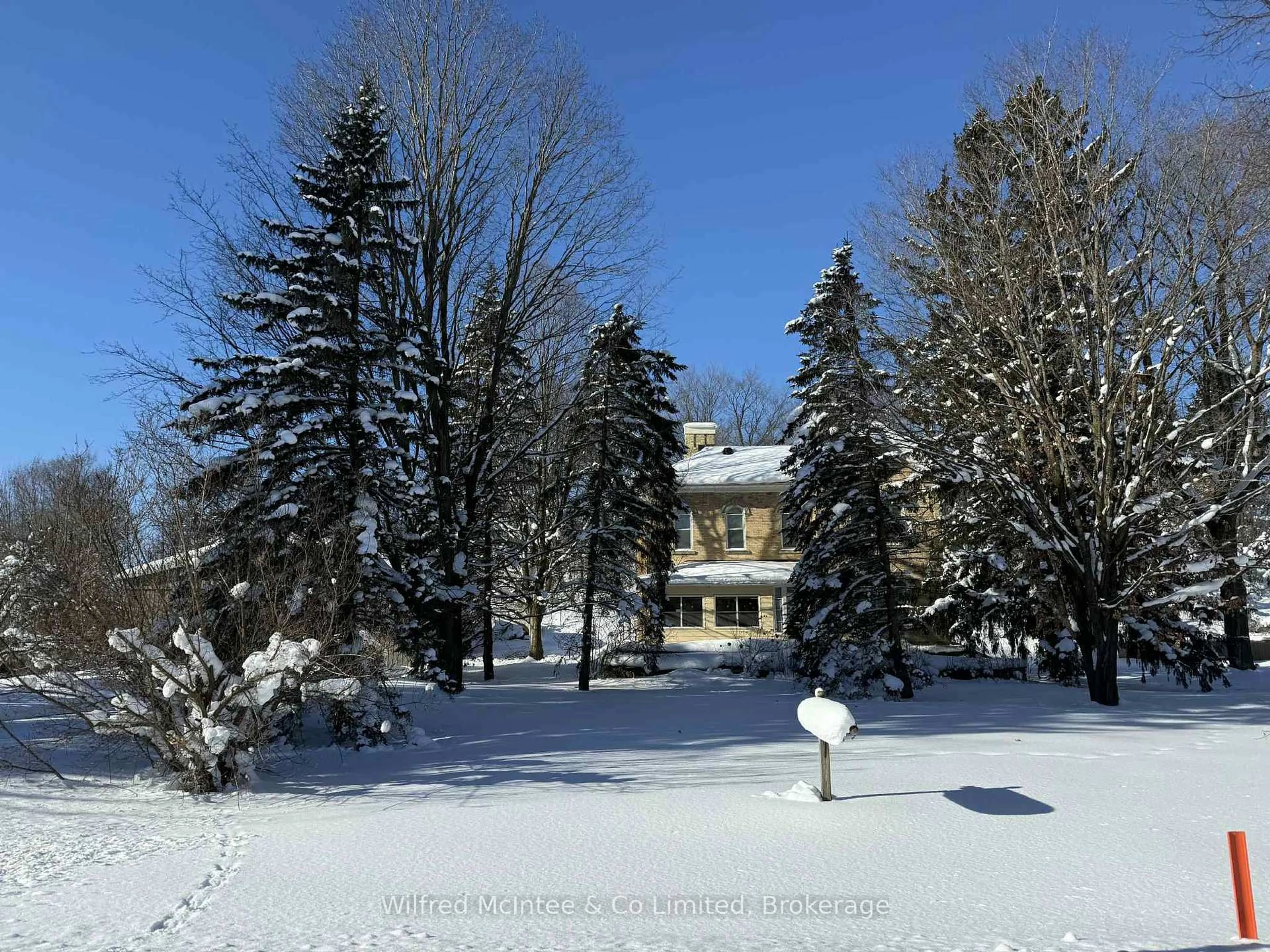 A pic from outside/outdoor area/front of a property/back of a property/a pic from drone, unknown for 538 Queen St, Arran-Elderslie Ontario N0G 2N0