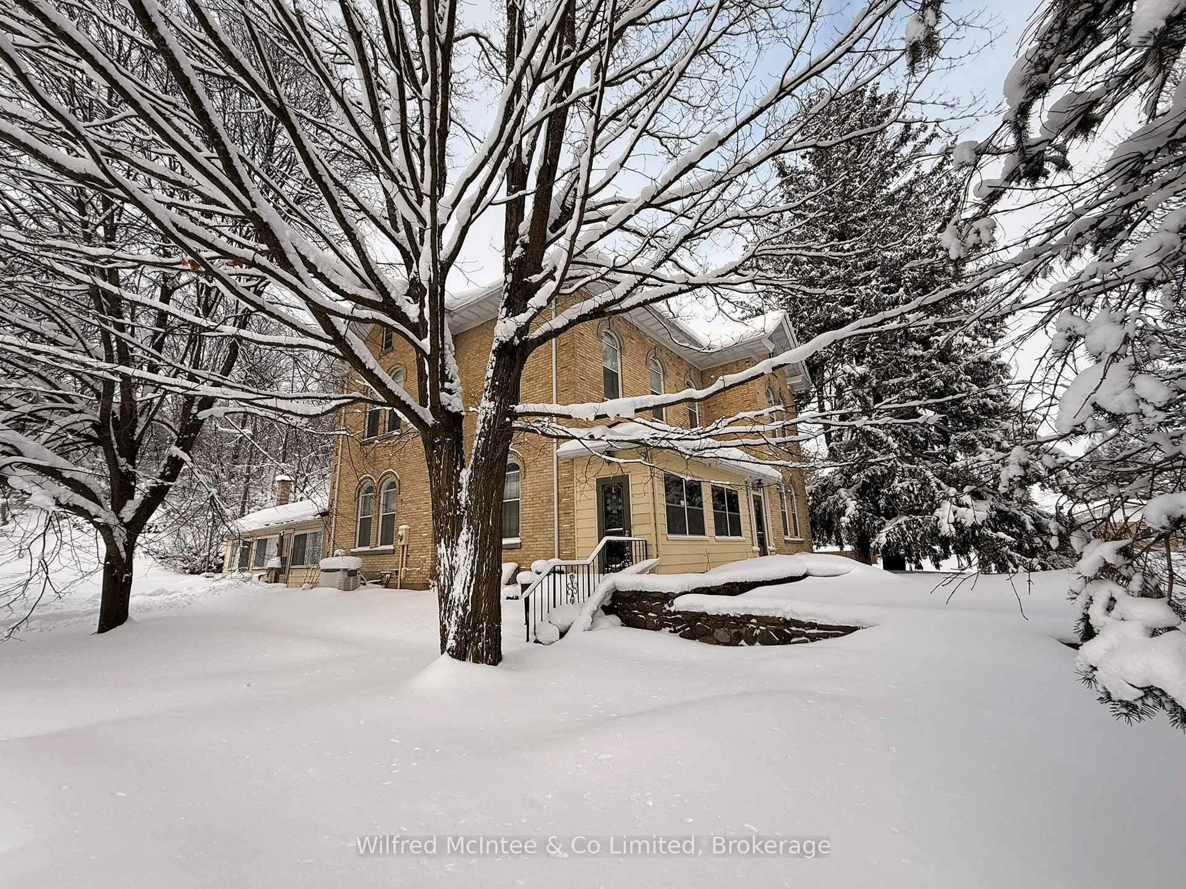 A pic from outside/outdoor area/front of a property/back of a property/a pic from drone, street for 538 Queen St, Arran-Elderslie Ontario N0G 2N0