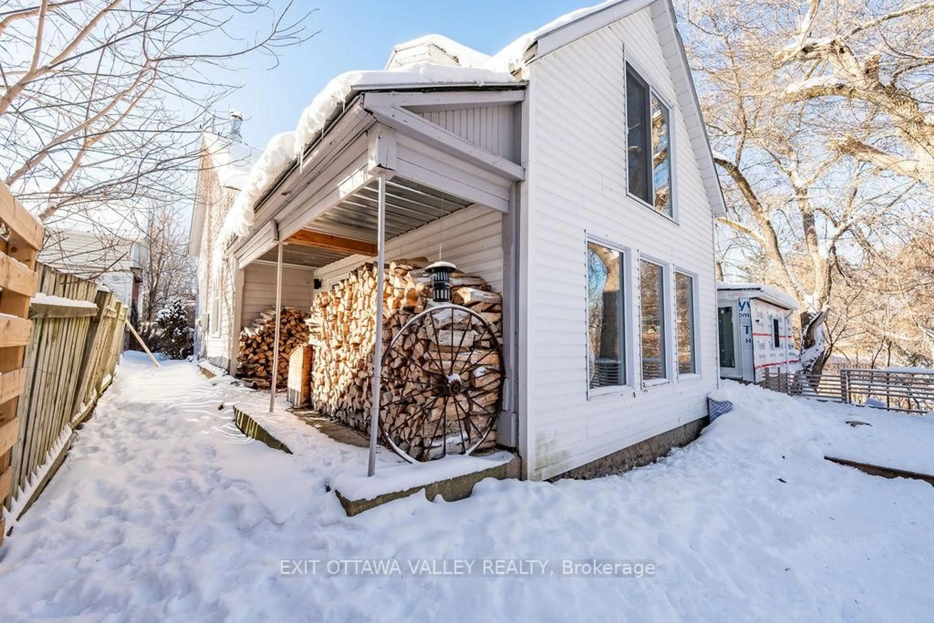 Unknown for 815 Pembroke St, Pembroke Ontario K8A 5P5