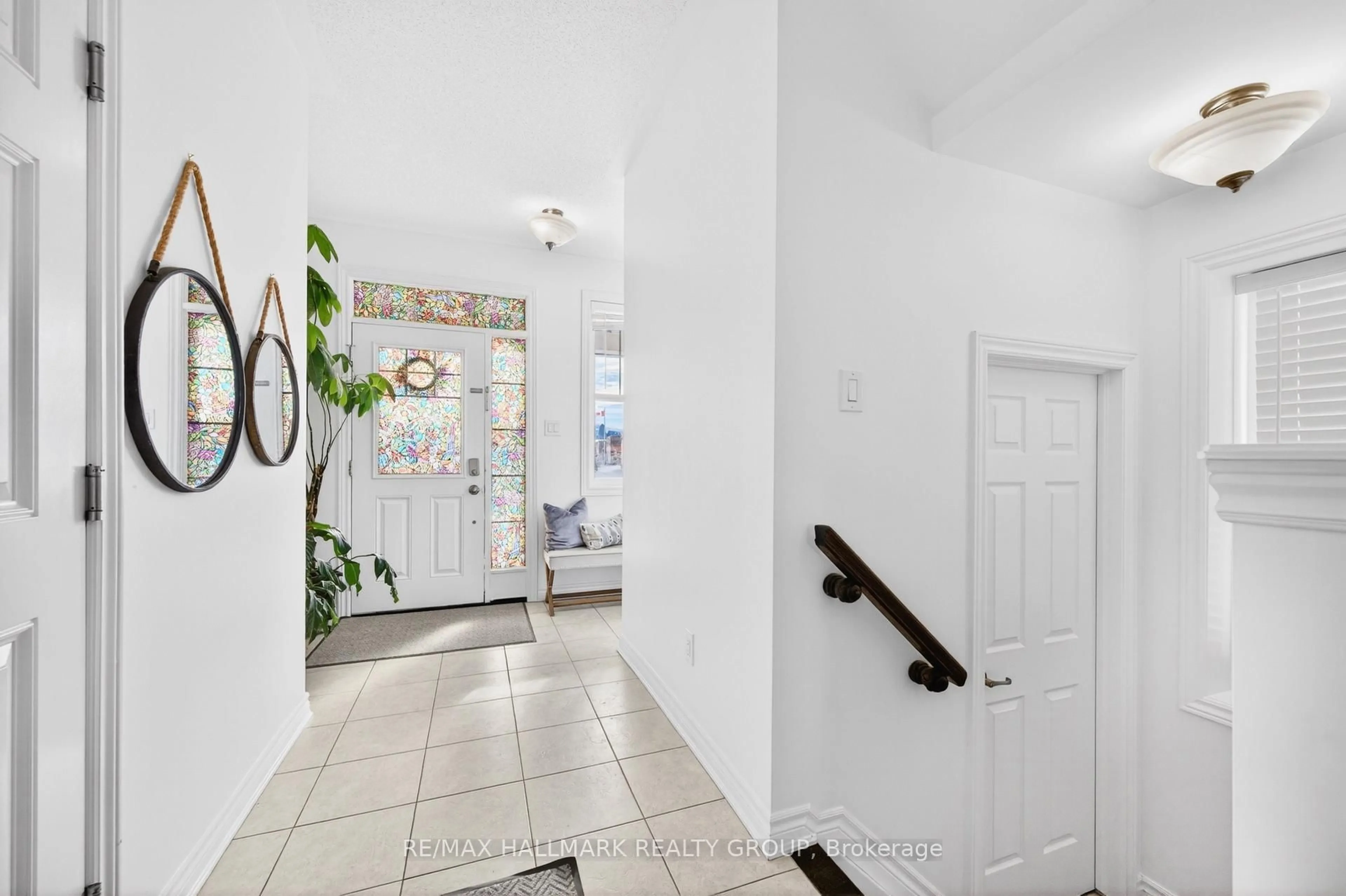 Indoor foyer for 270 Des Soldats Riendeau St, Nepean Ontario K2J 5Z1