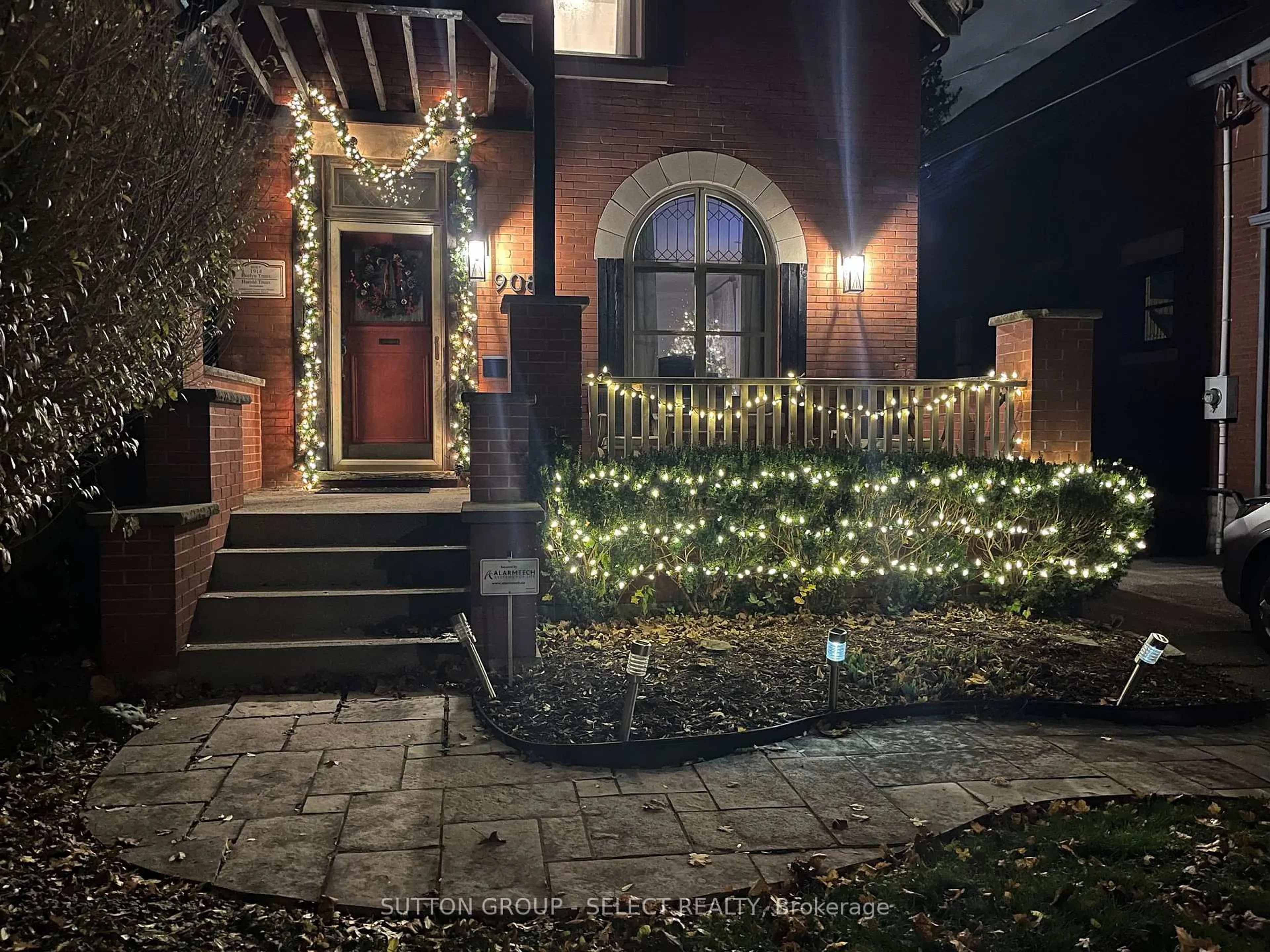 Indoor entryway for 908 Maitland St, London East Ontario N5Y 2X1