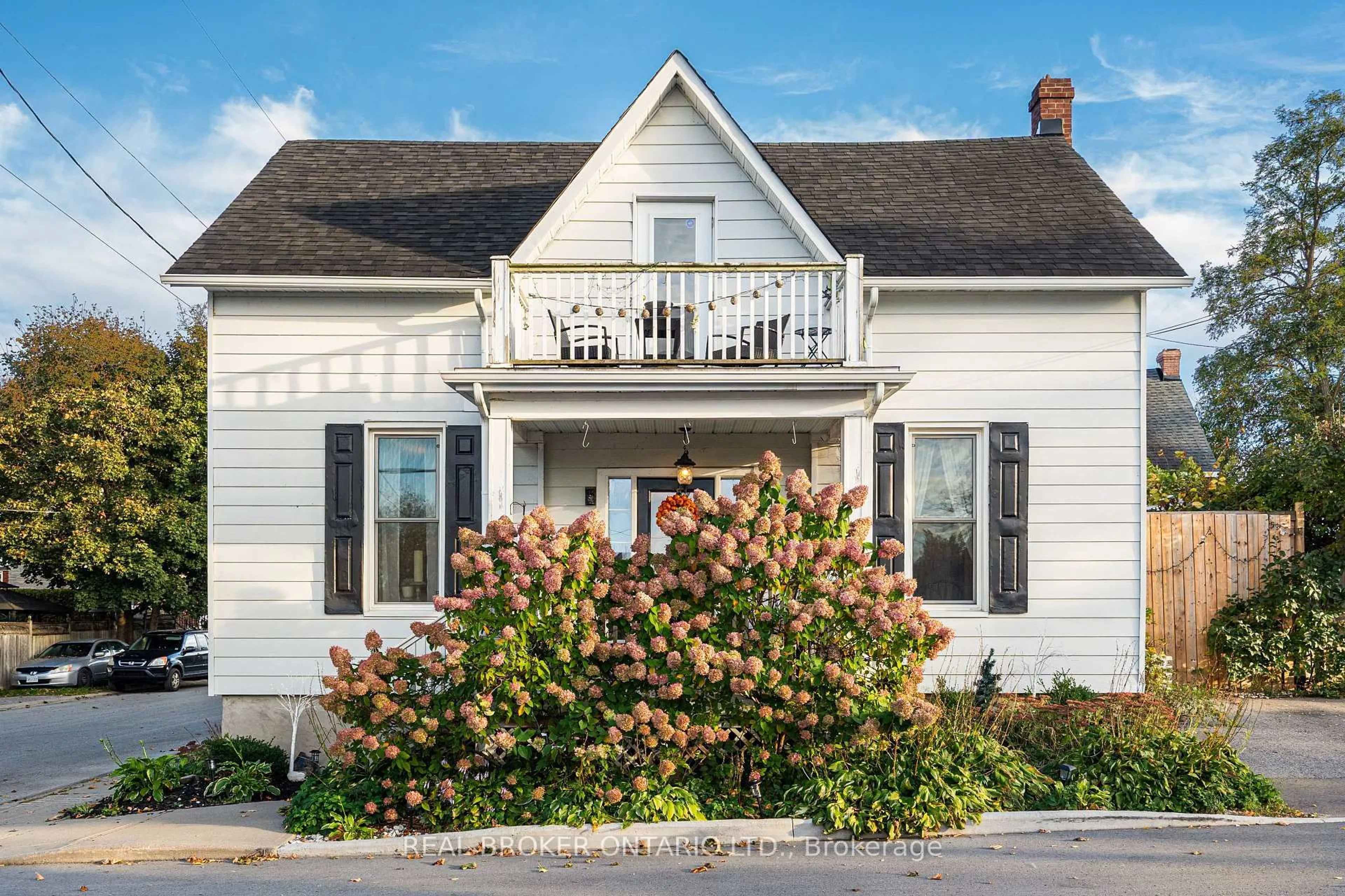 Home with vinyl exterior material, street for 90 Emily St, Carleton Place Ontario K7C 1S9