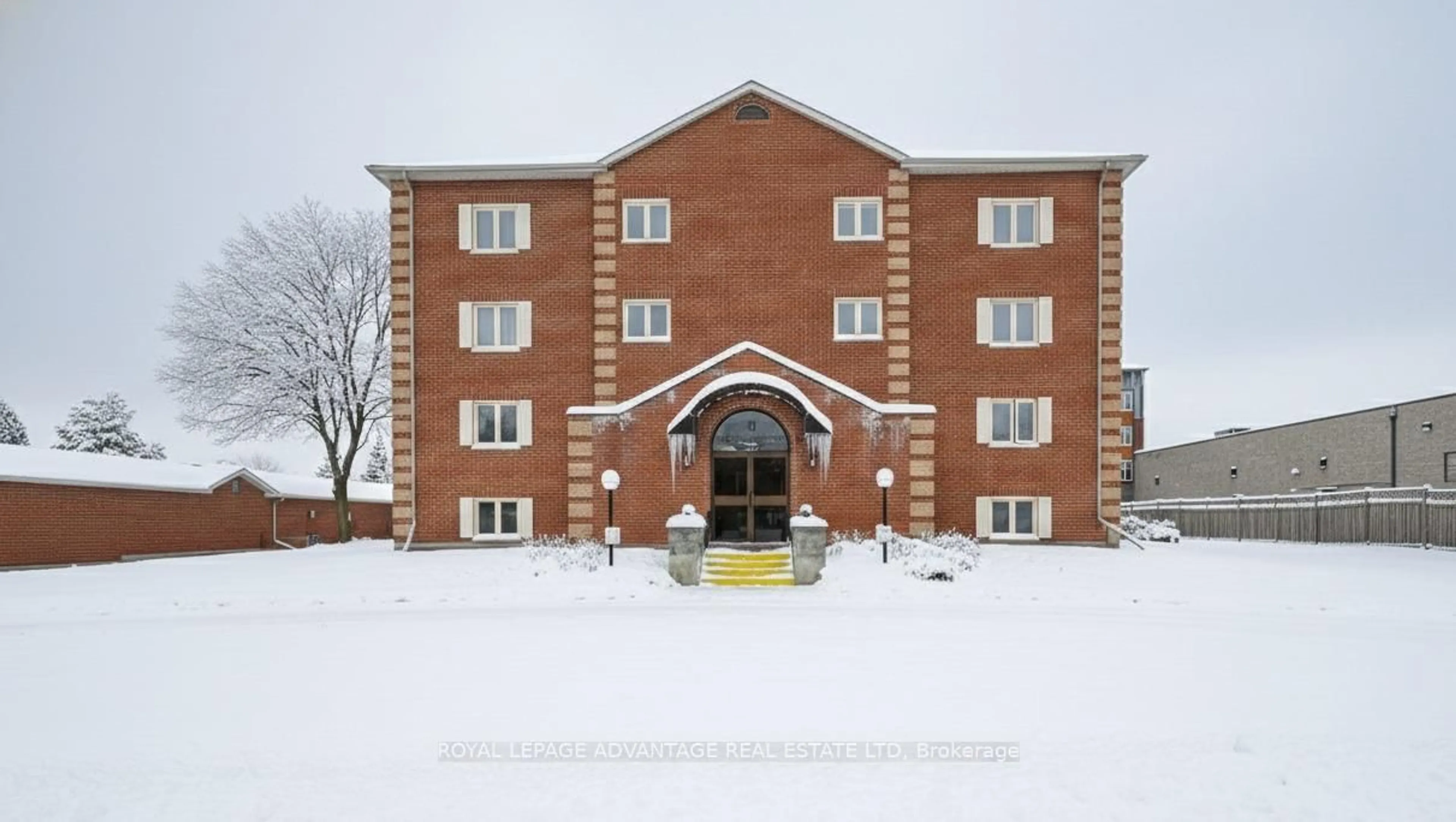 Indoor foyer for 10 ARMSTRONG Dr #401, Smiths Falls Ontario K7A 5H8