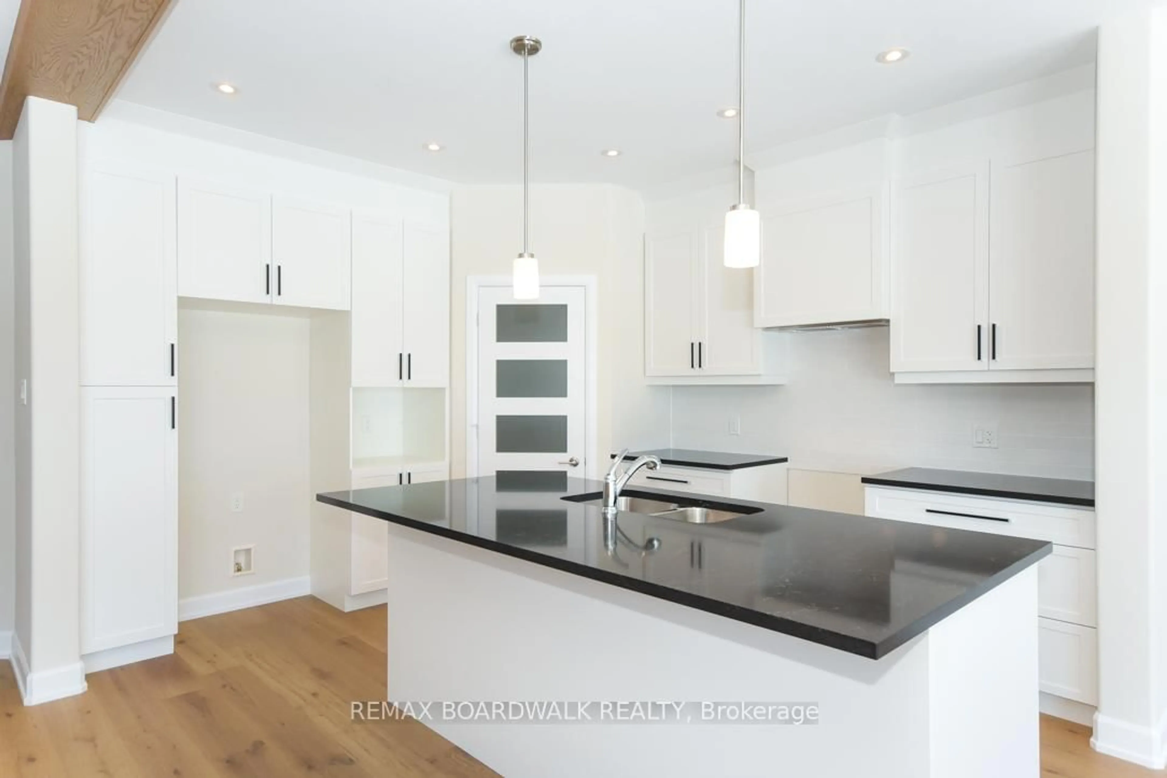 Contemporary kitchen, unknown for 444 AURORA St, Russell Ontario K4R 0L3