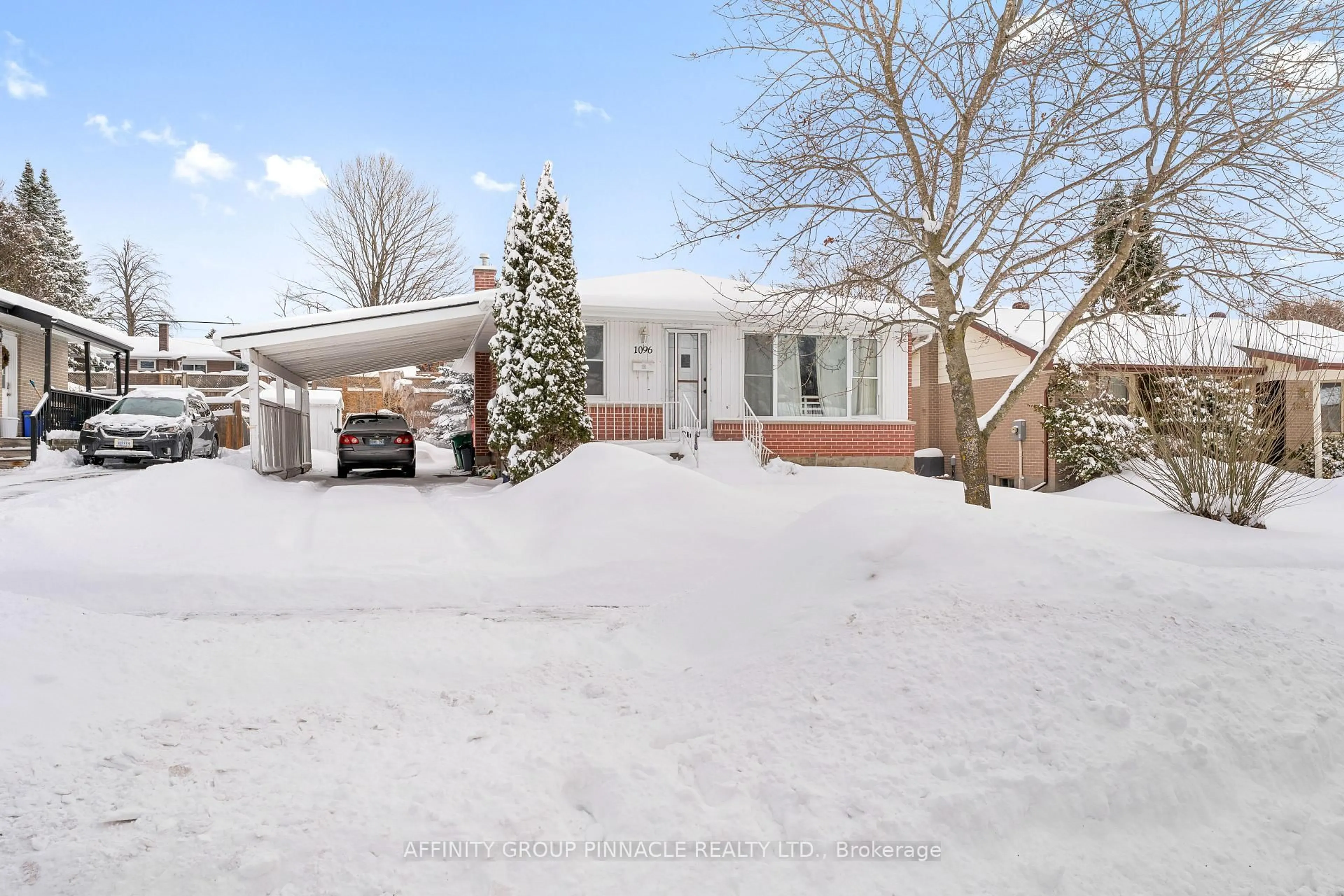 A pic from outside/outdoor area/front of a property/back of a property/a pic from drone, street for 1096 Barnardo Ave, Peterborough Ontario K9H 5X2