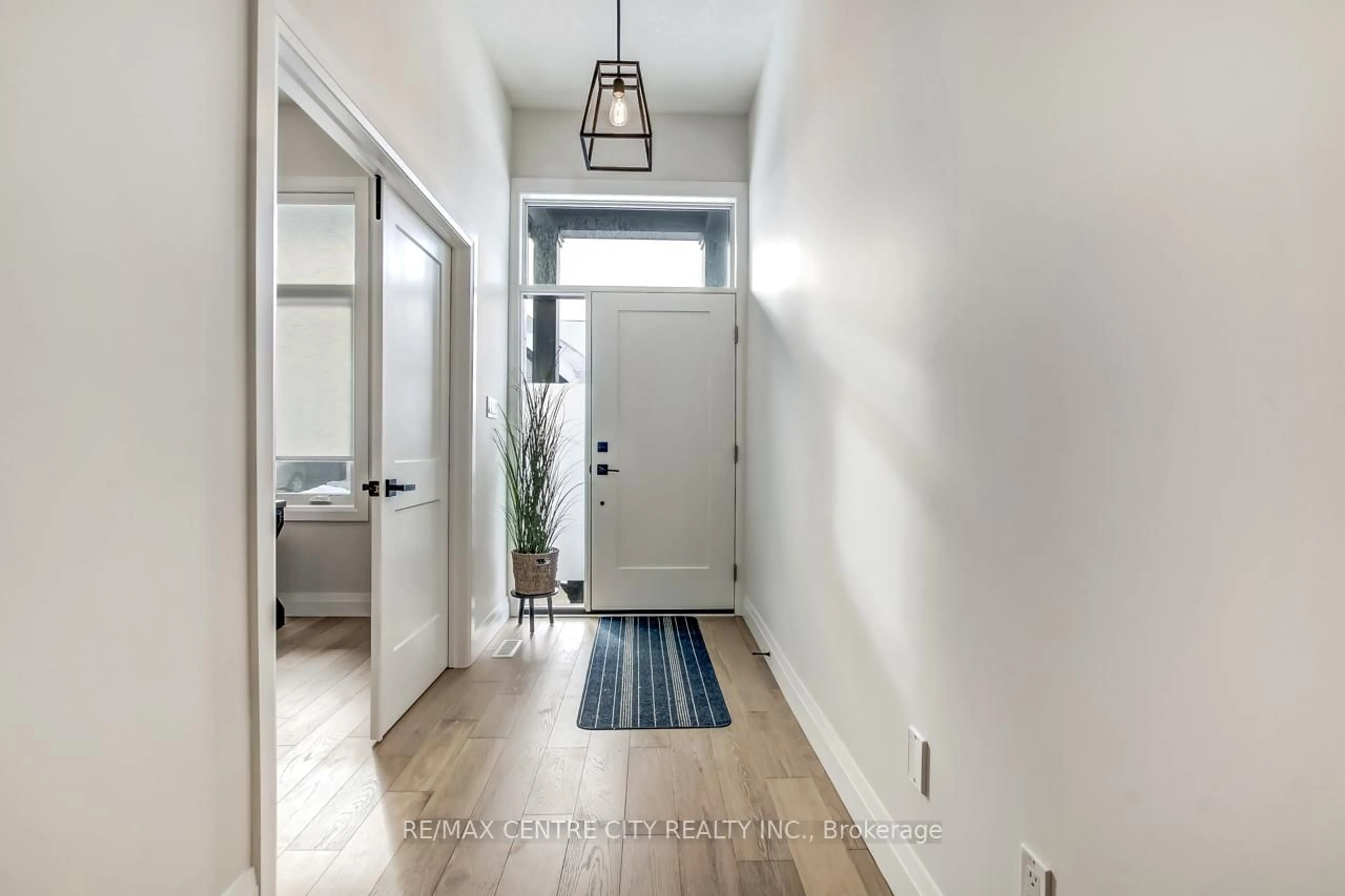 Indoor entryway for 63 Compass Tr #35, Central Elgin Ontario N5L 0B4