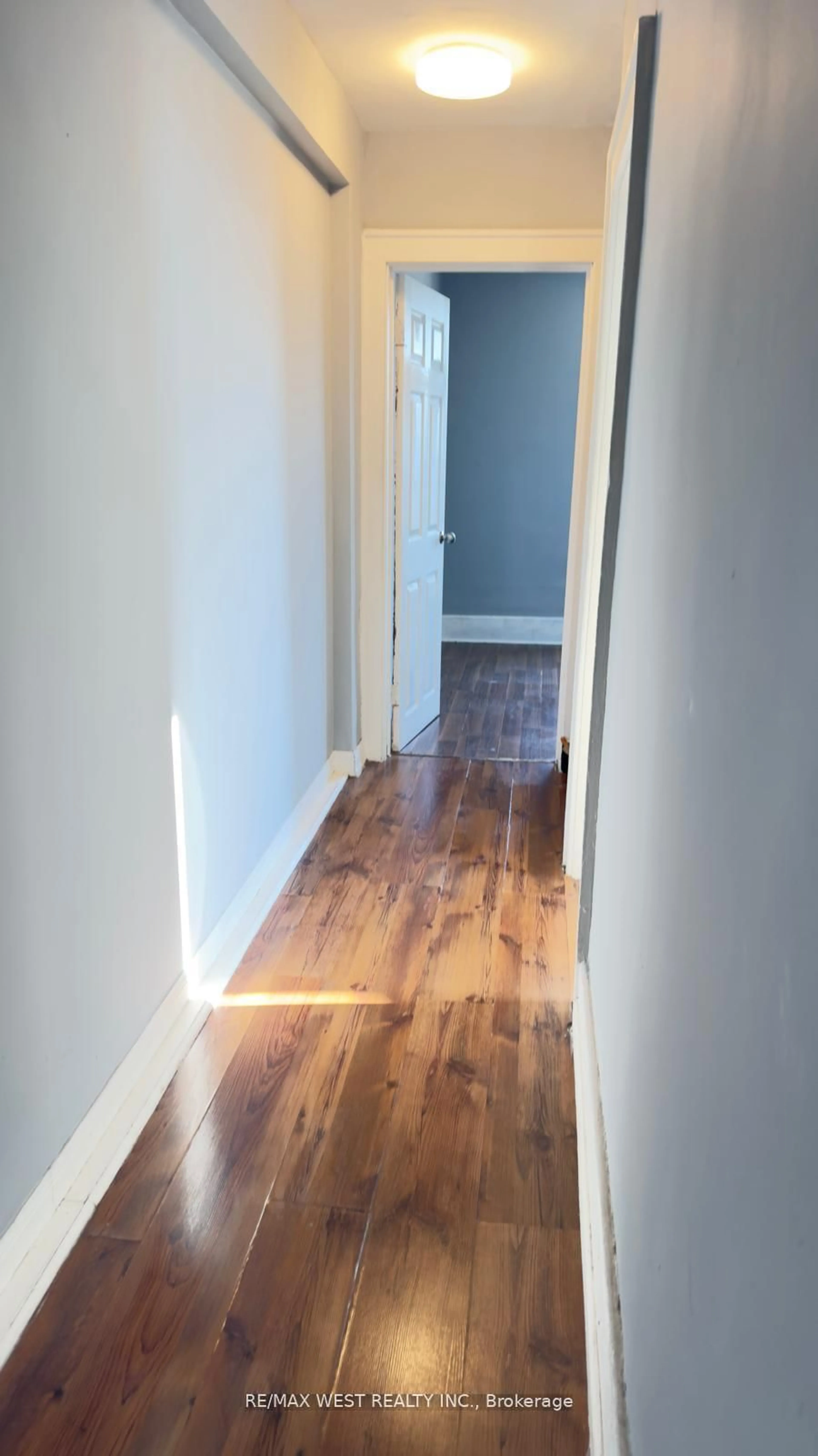 A pic of a room for 881-883 Marion Ave, Windsor Ontario N9A 2H8