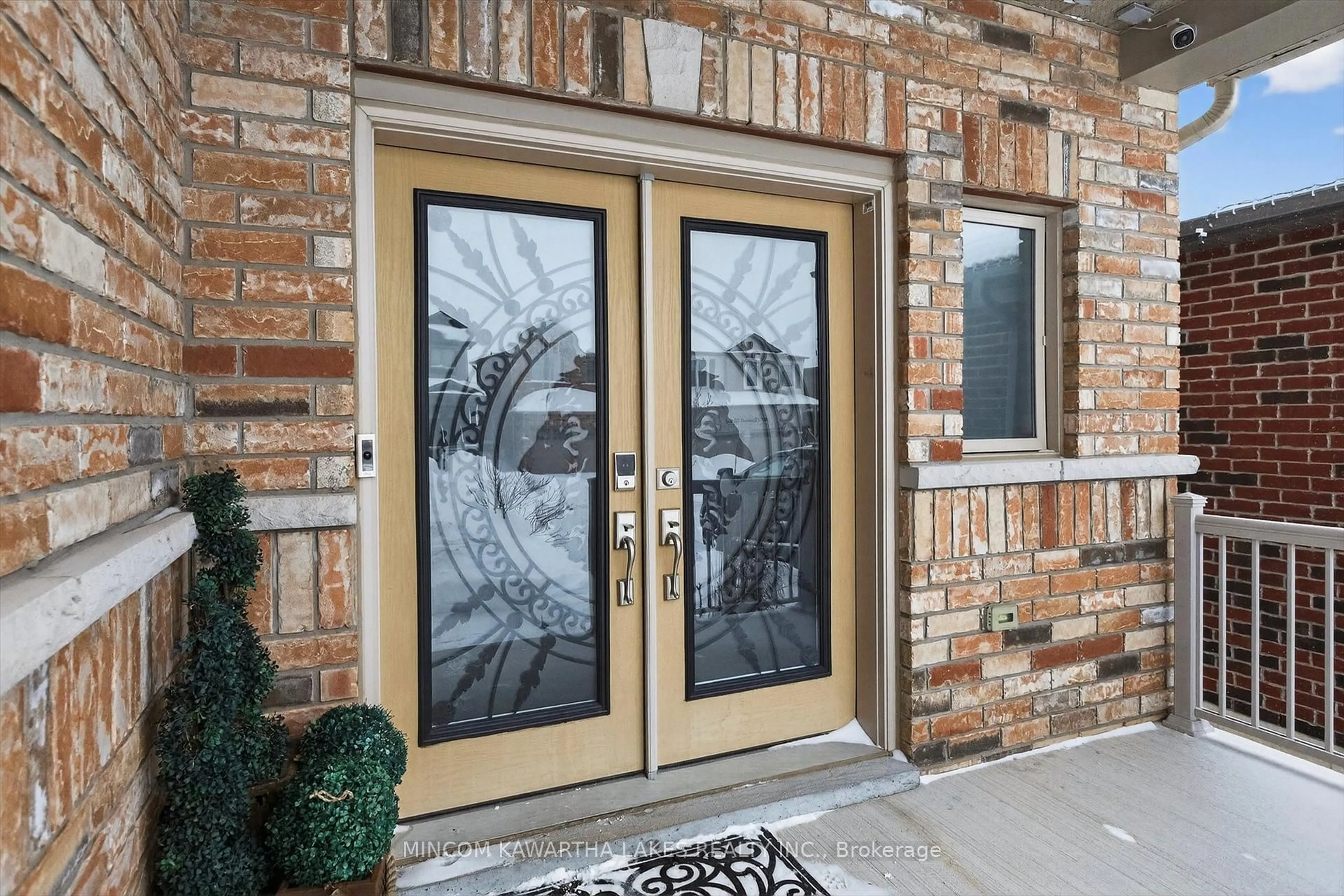 Indoor entryway for 742 Sawmill Rd, Peterborough Ontario K9L 0G3