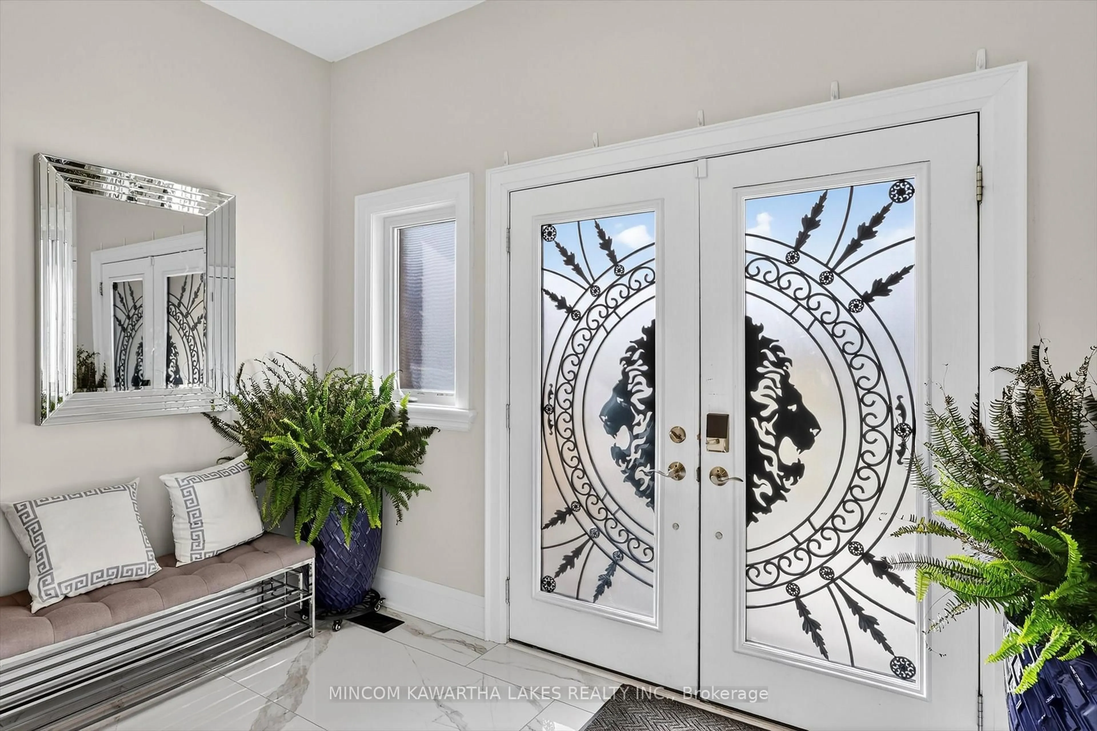 Indoor entryway for 742 Sawmill Rd, Peterborough Ontario K9L 0G3