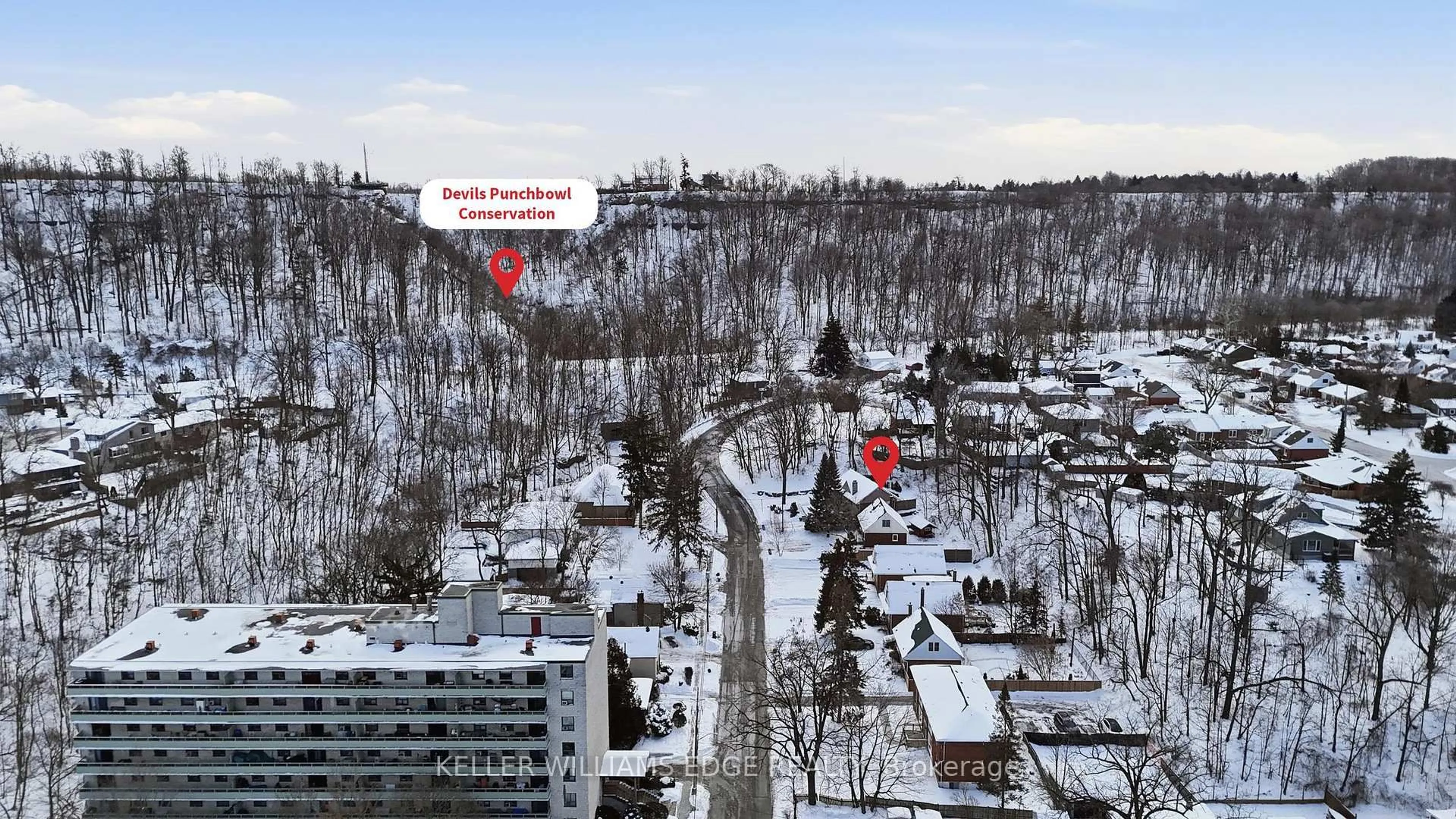 A pic from outside/outdoor area/front of a property/back of a property/a pic from drone, city buildings view from balcony for 48 Mountain Ave, Hamilton Ontario L8G 2V8
