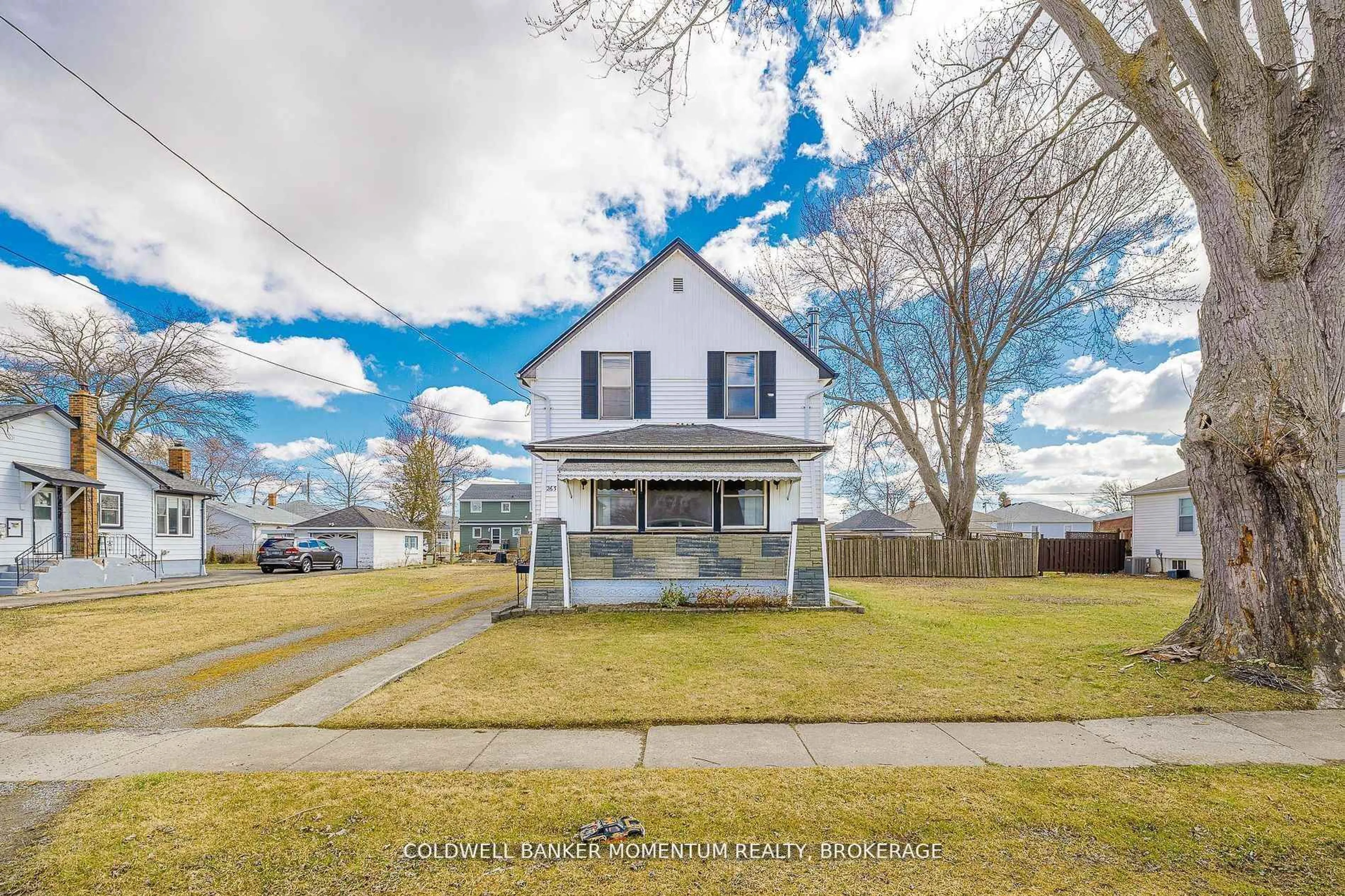 A pic from outside/outdoor area/front of a property/back of a property/a pic from drone, street for 263 Humboldt Pkwy, Port Colborne Ontario L3K 2H7