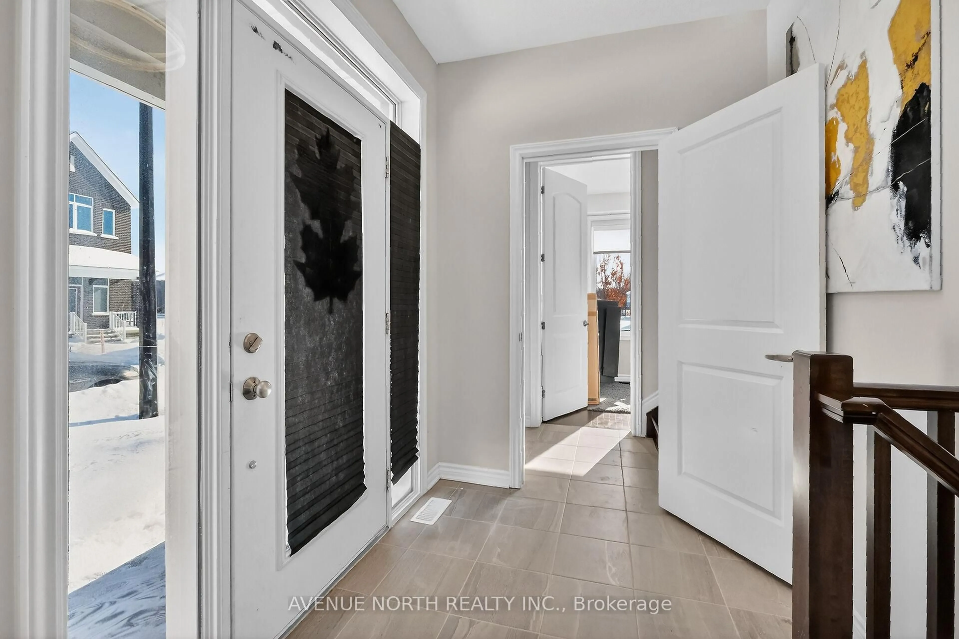 Indoor entryway for 715 Vennecy Terr, Ottawa Ontario K1W 0N3