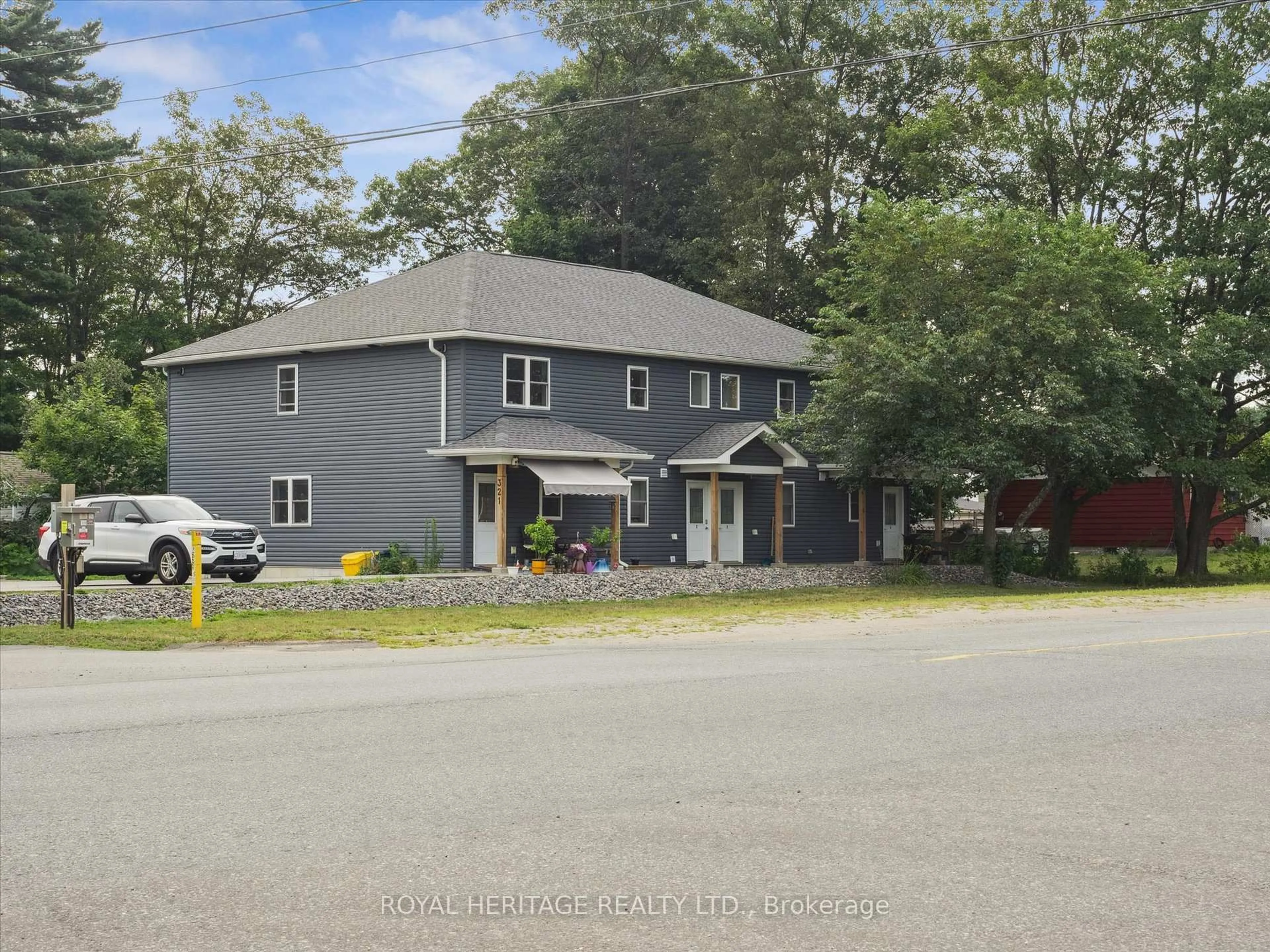 A pic from outside/outdoor area/front of a property/back of a property/a pic from drone, street for 321 David St, Gravenhurst Ontario P1P 1L9