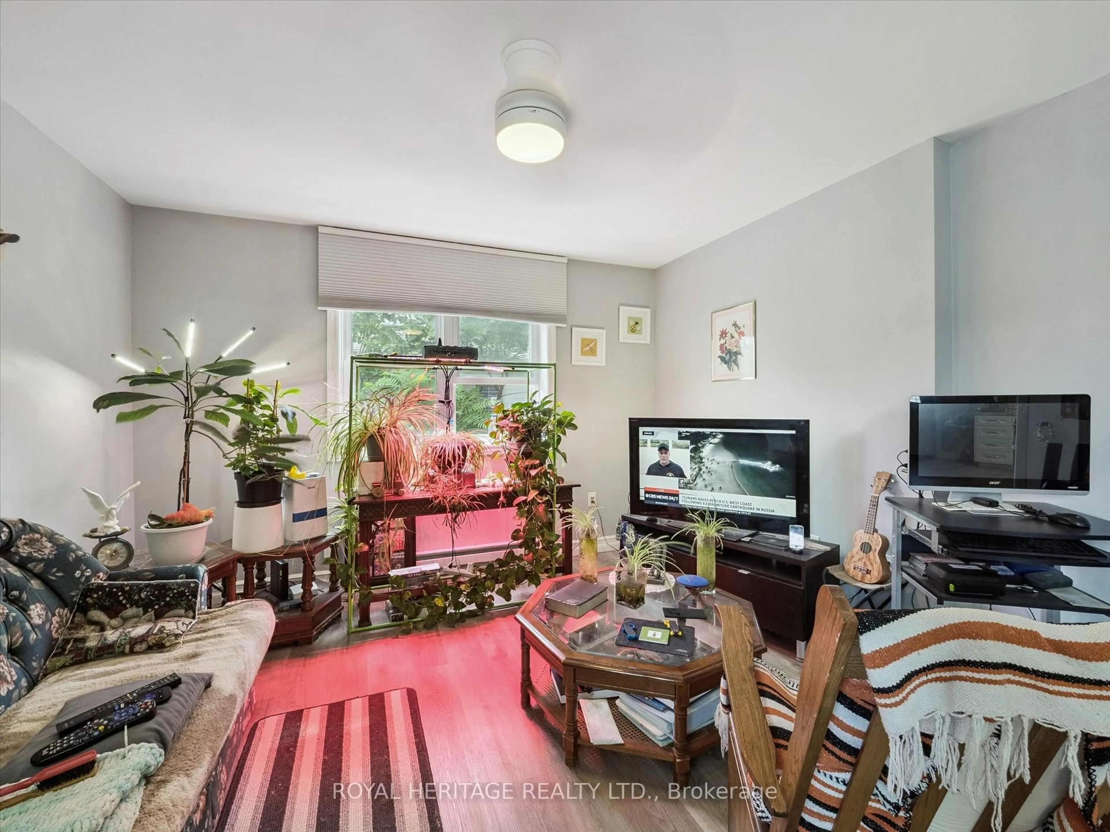 Living room with furniture, unknown for 321 David St, Gravenhurst Ontario P1P 1L9