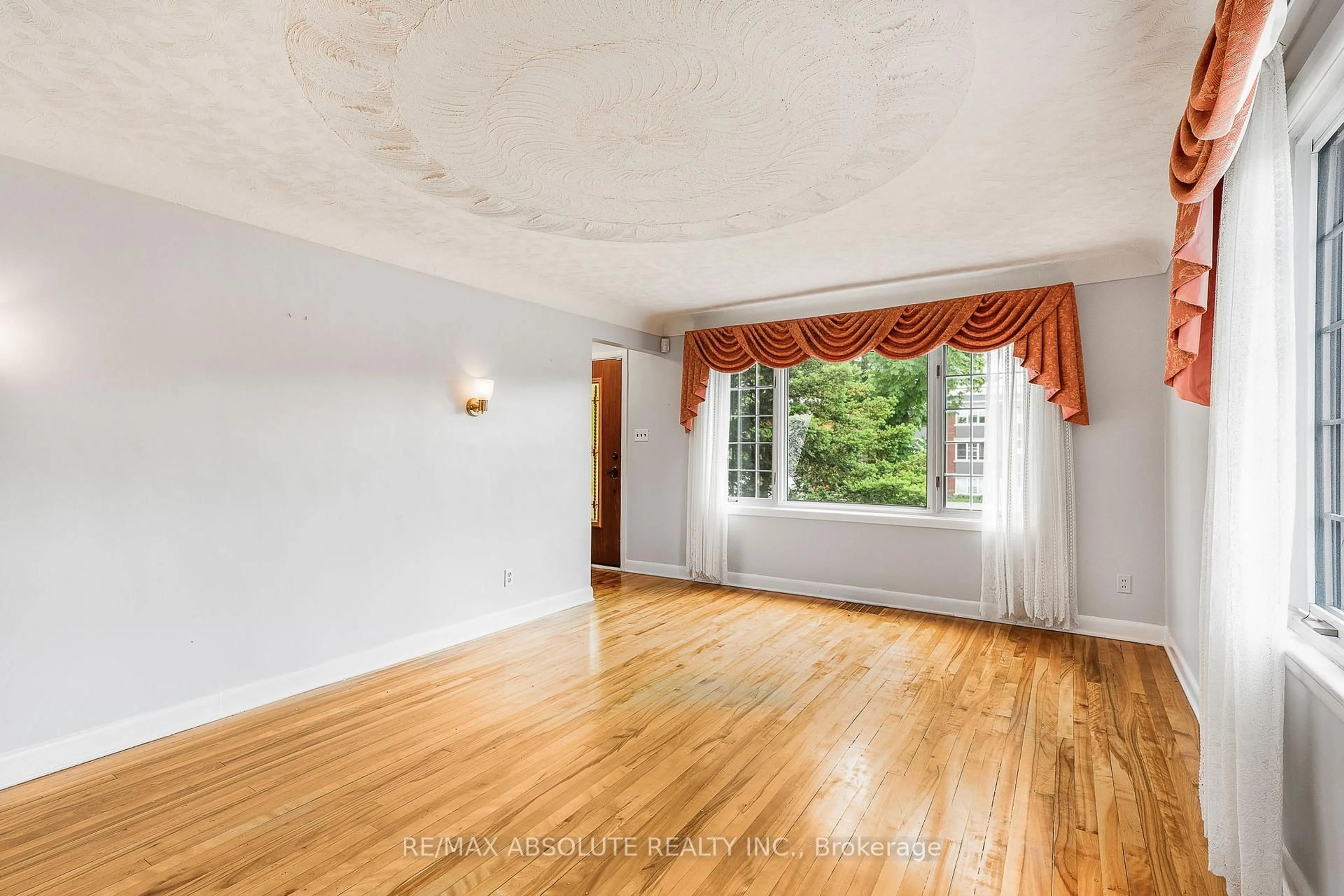 A pic of a room for 352 Lacasse Ave, Ottawa Ontario K1L 7A9