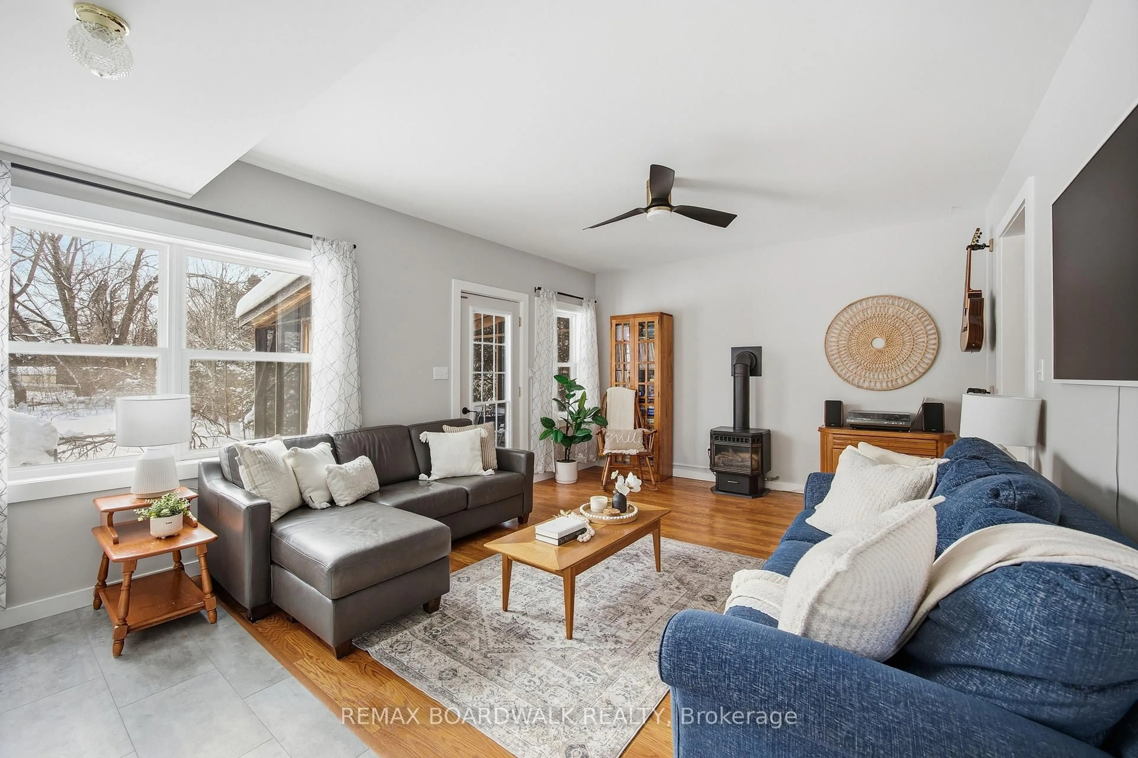 Living room with furniture, unknown for 32 Cockburn St, Perth Ontario K7H 2B2