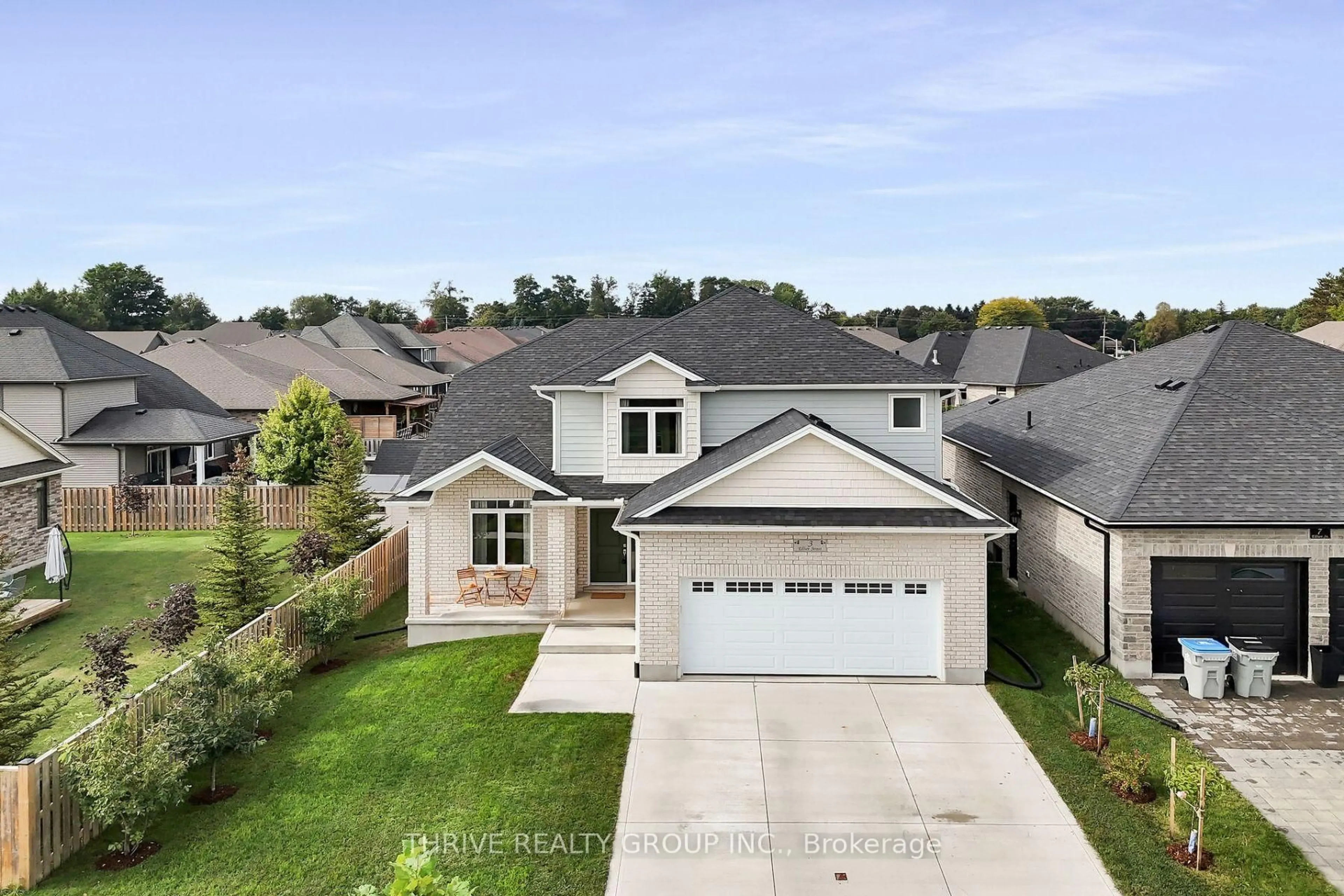 A pic from outside/outdoor area/front of a property/back of a property/a pic from drone, street for 3 Elliot St, Strathroy-Caradoc Ontario N7G 0H2