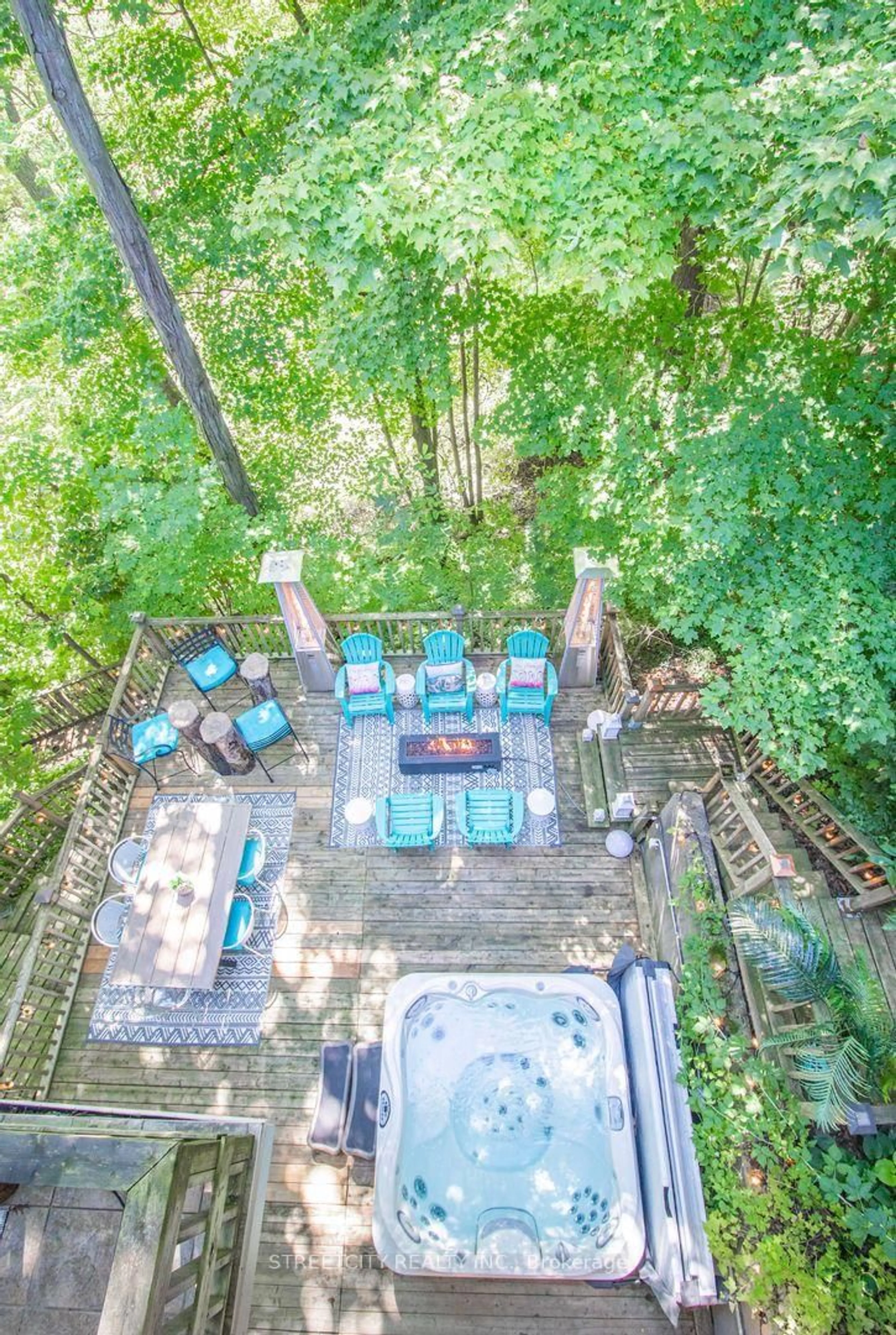 A pic from outside/outdoor area/front of a property/back of a property/a pic from drone, forest/trees view for 7 Thistle Crt, Tillsonburg Ontario N4G 2S8