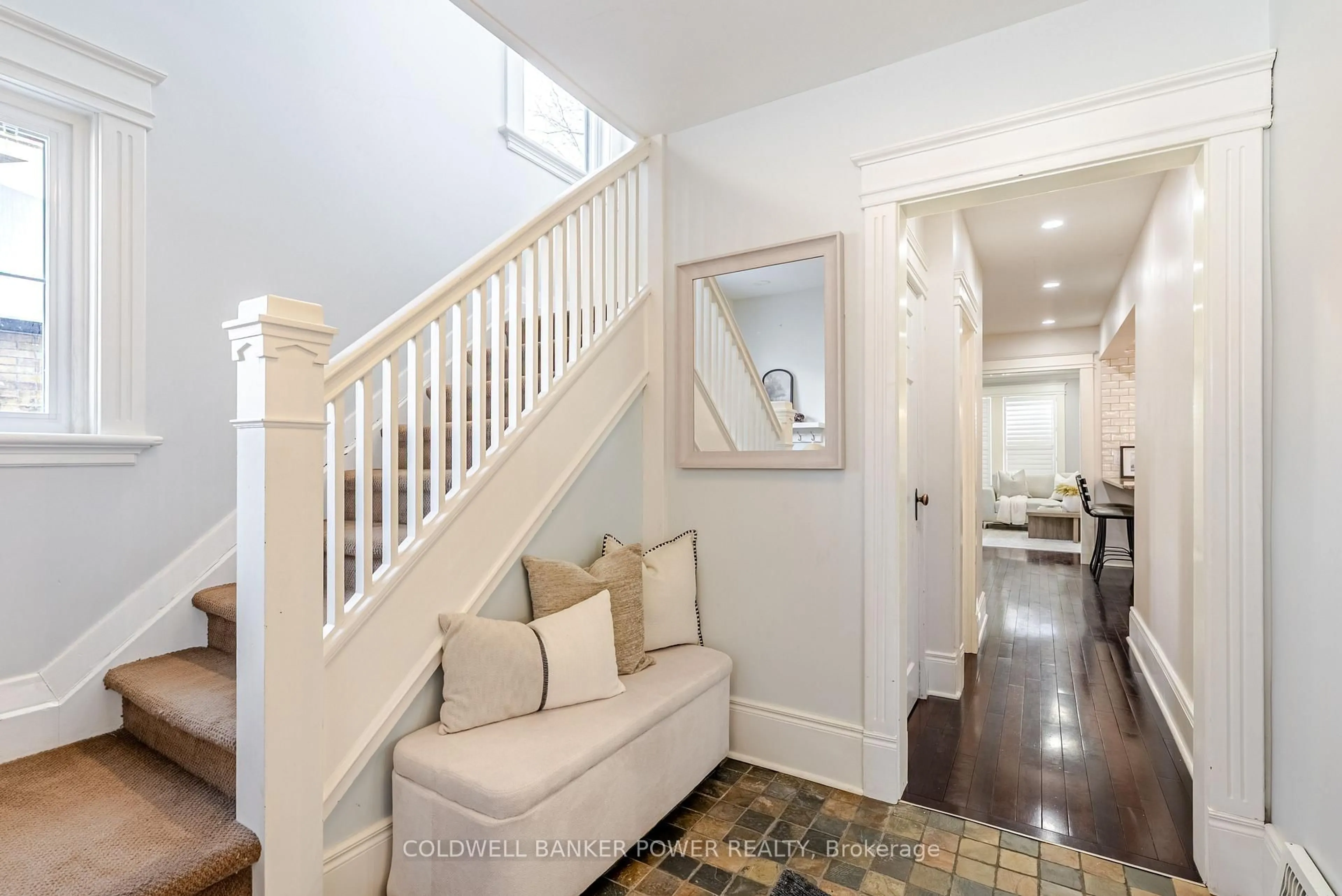 Indoor entryway for 1 Mckenzie Ave, London South Ontario N6C 1V1