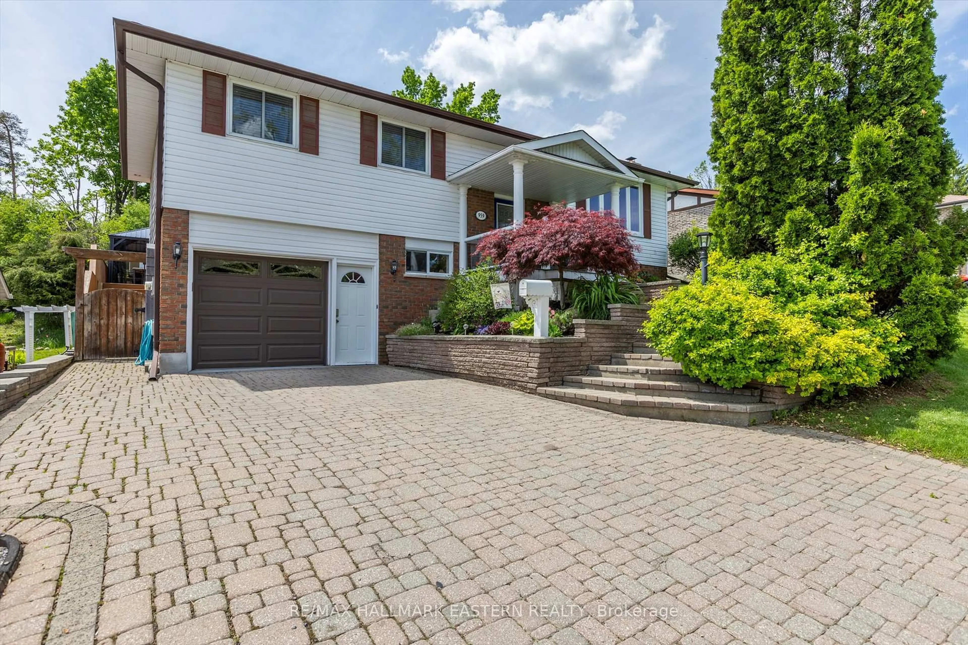 Home with brick exterior material, street for 959 Golfview Rd, Peterborough Ontario K9J 7W2