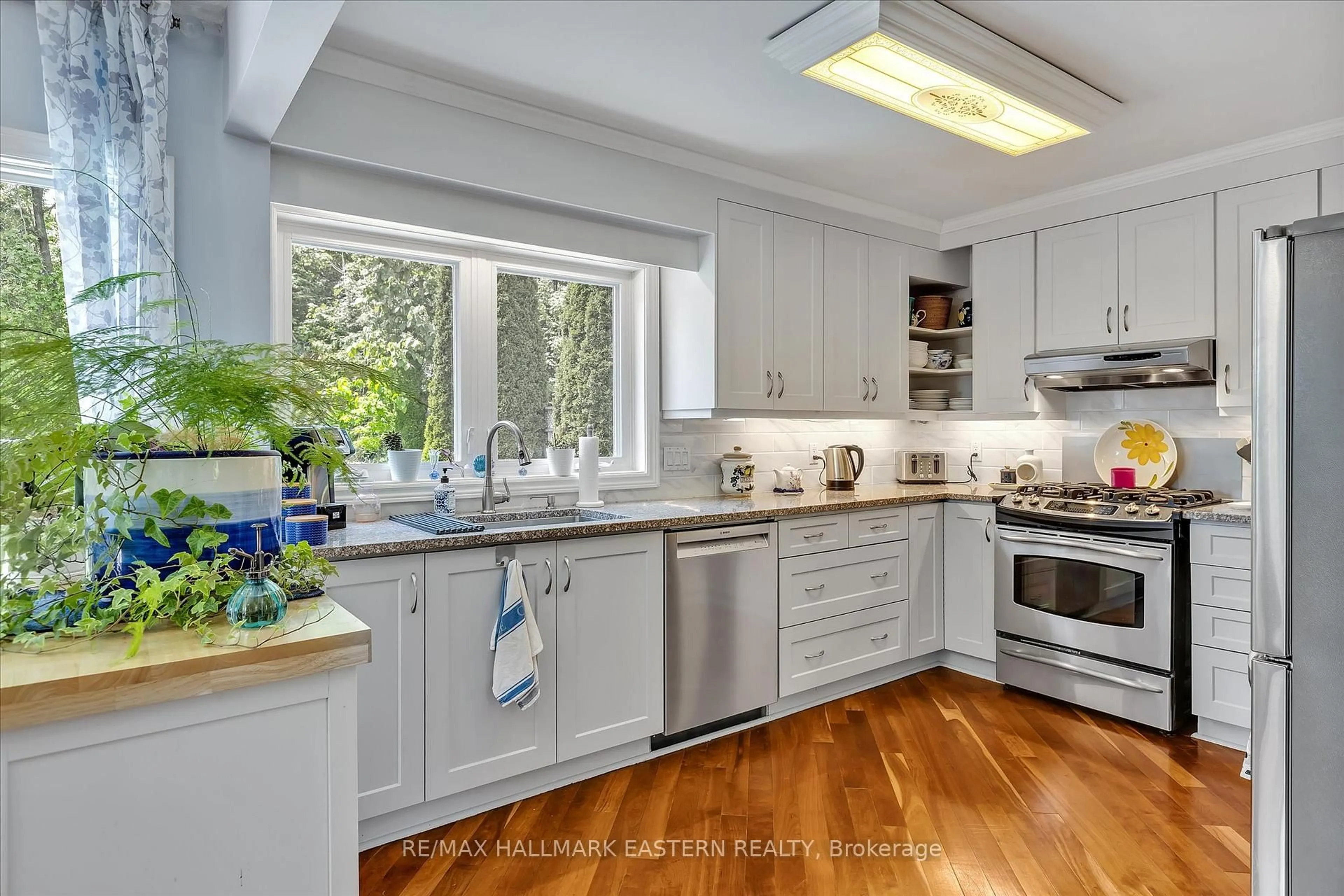 Open concept kitchen, unknown for 959 Golfview Rd, Peterborough Ontario K9J 7W2