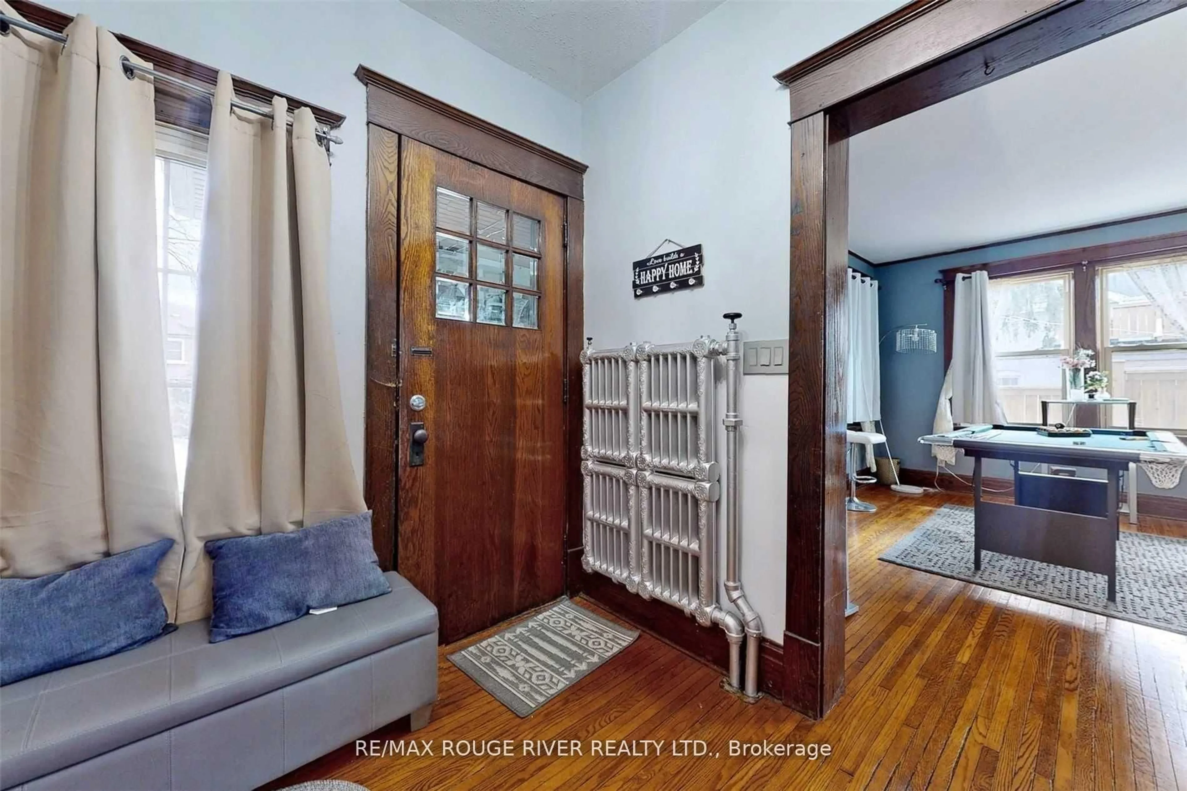 Indoor entryway for 36 John St, Cambridge Ontario N1S 2V4